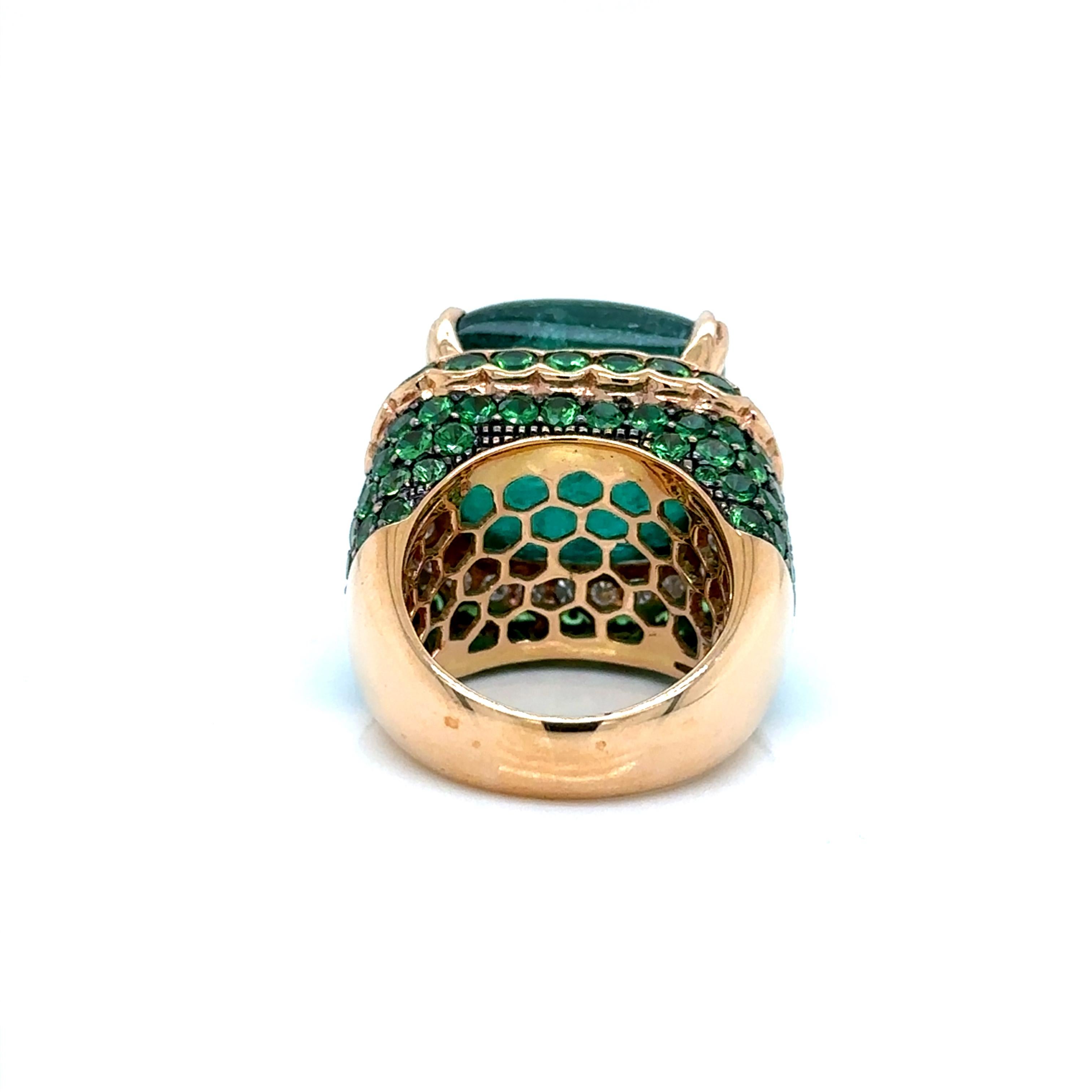 Bague Art Déco en émeraude Sugarloaf de 28,18 carats, certifiée par Guild Neuf - En vente à Khet Bang Rak, 10