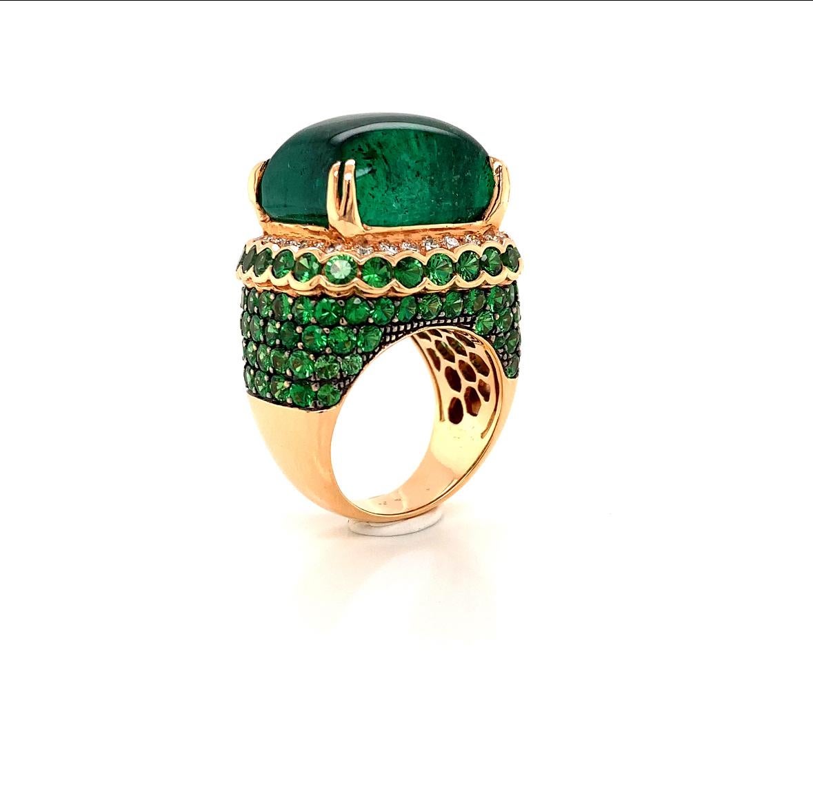 Bague Art Déco en émeraude Sugarloaf de 28,18 carats, certifiée par Guild en vente 1