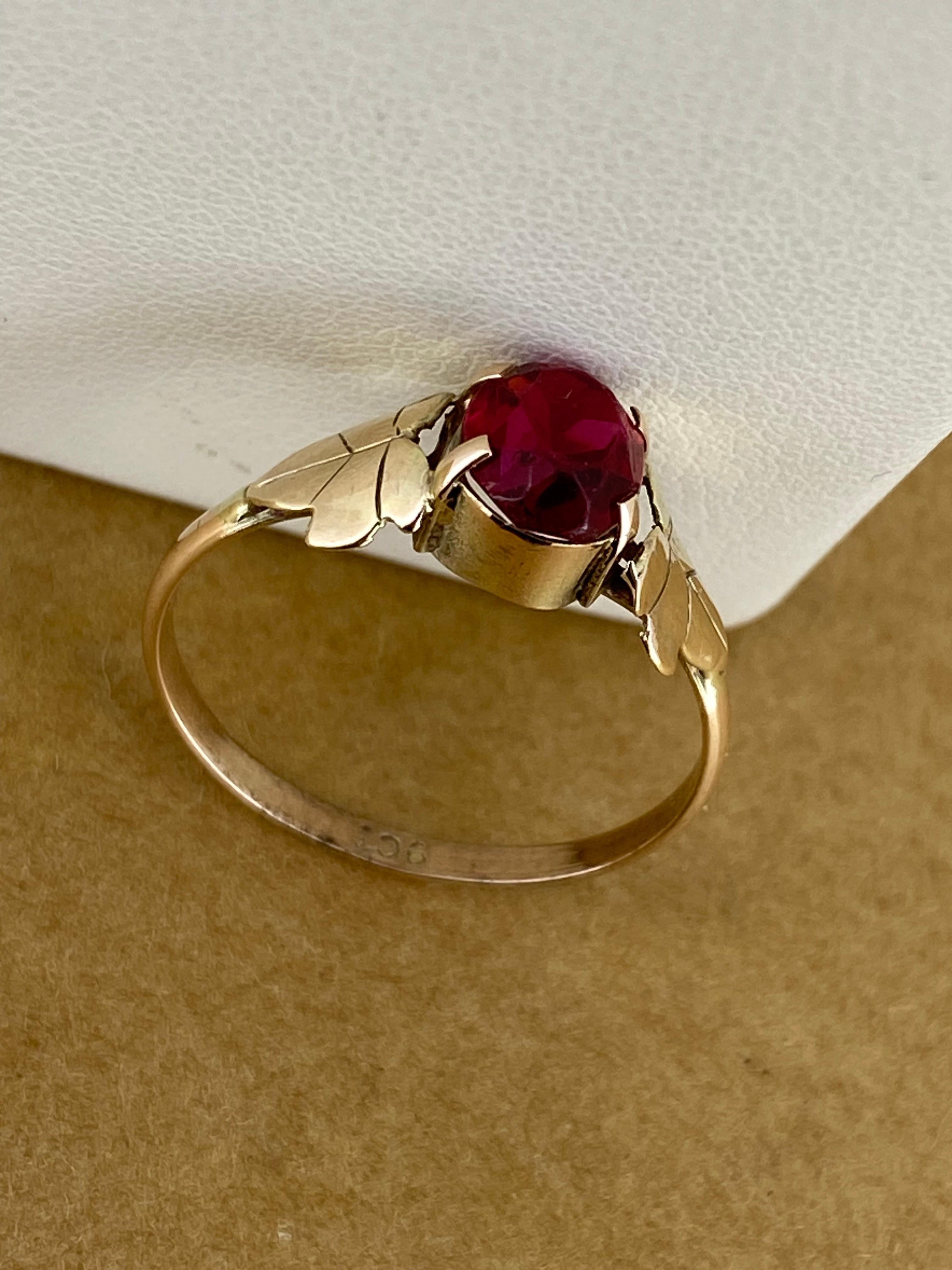 Bague solitaire Art déco faite à la main en or rose 9 carats et spinelle synthétique en vente 1