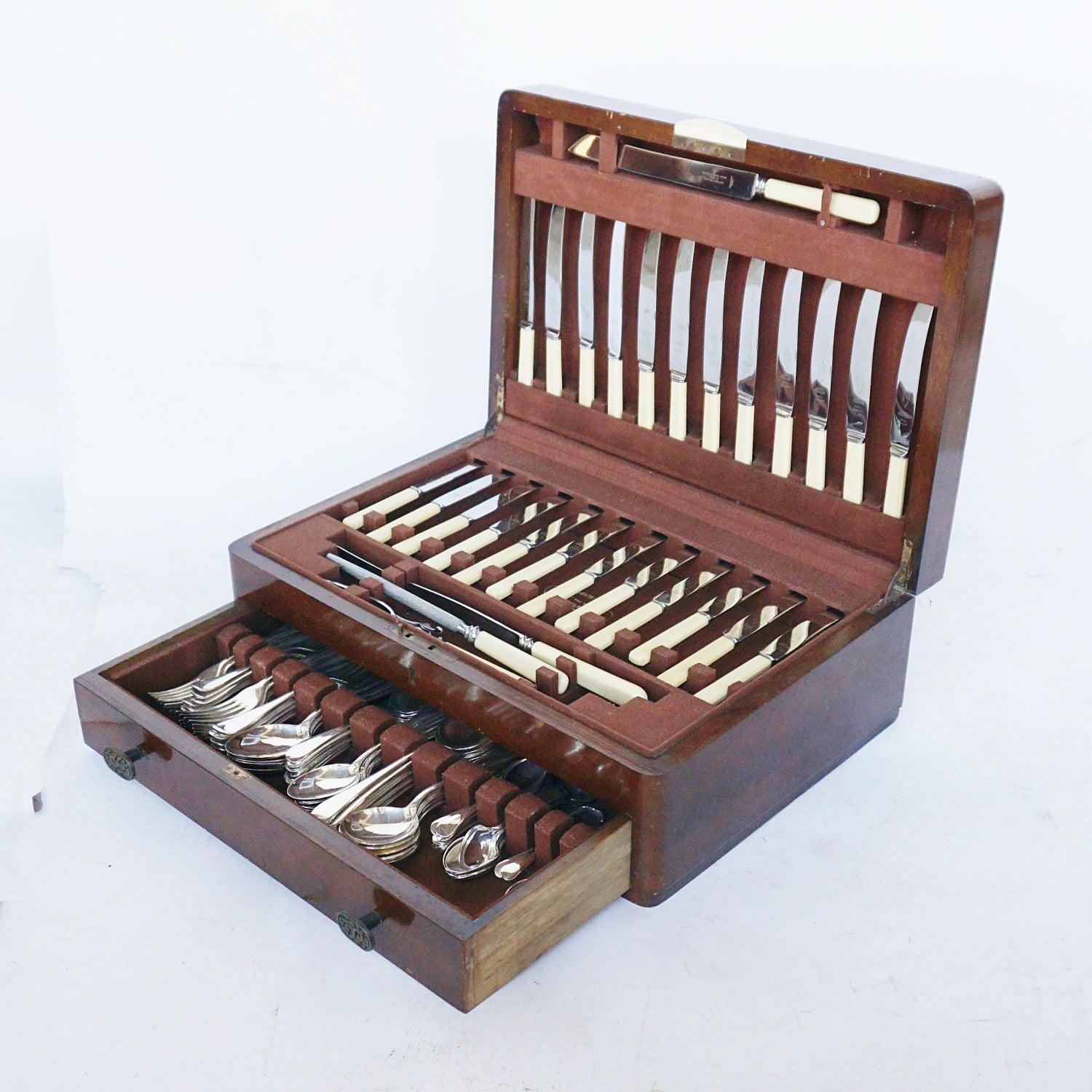 Art Deco Twelve Setting Cutlery Canteen Circa 1930 Burr Walnut Box In Good Condition In Forest Row, East Sussex