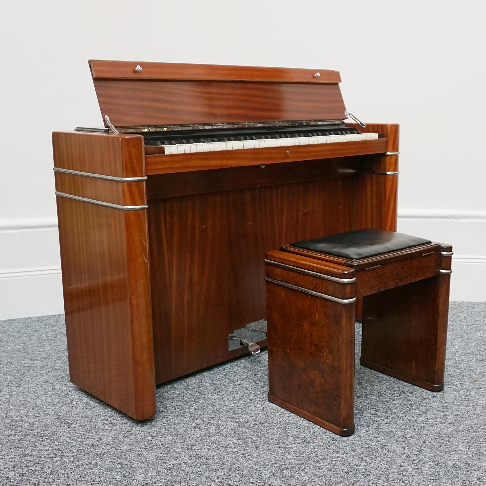 An Art Deco Walnut Mini 'Pianette' by Eavestaff In Good Condition In Forest Row, East Sussex