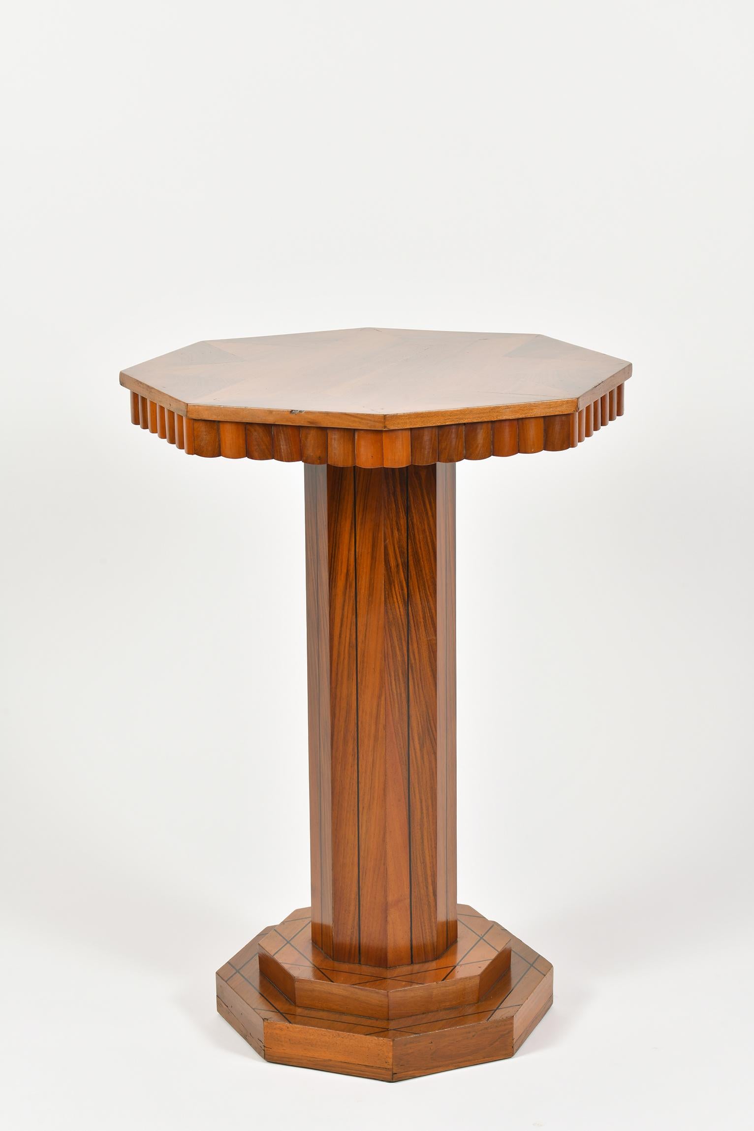 Art Deco Walnut Side Table In Good Condition In London, GB