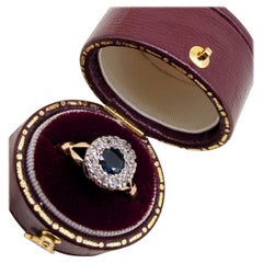 Anello Art Déco di Willis & Sons con zaffiro da 0,60 ct, diamanti, oro 15K e platino con montatura a halo