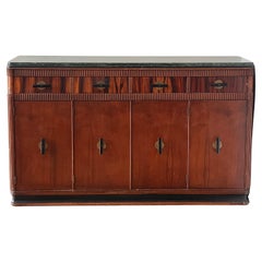 Un buffet art déco en bois et marbre construit par John, fin du 19ème siècle