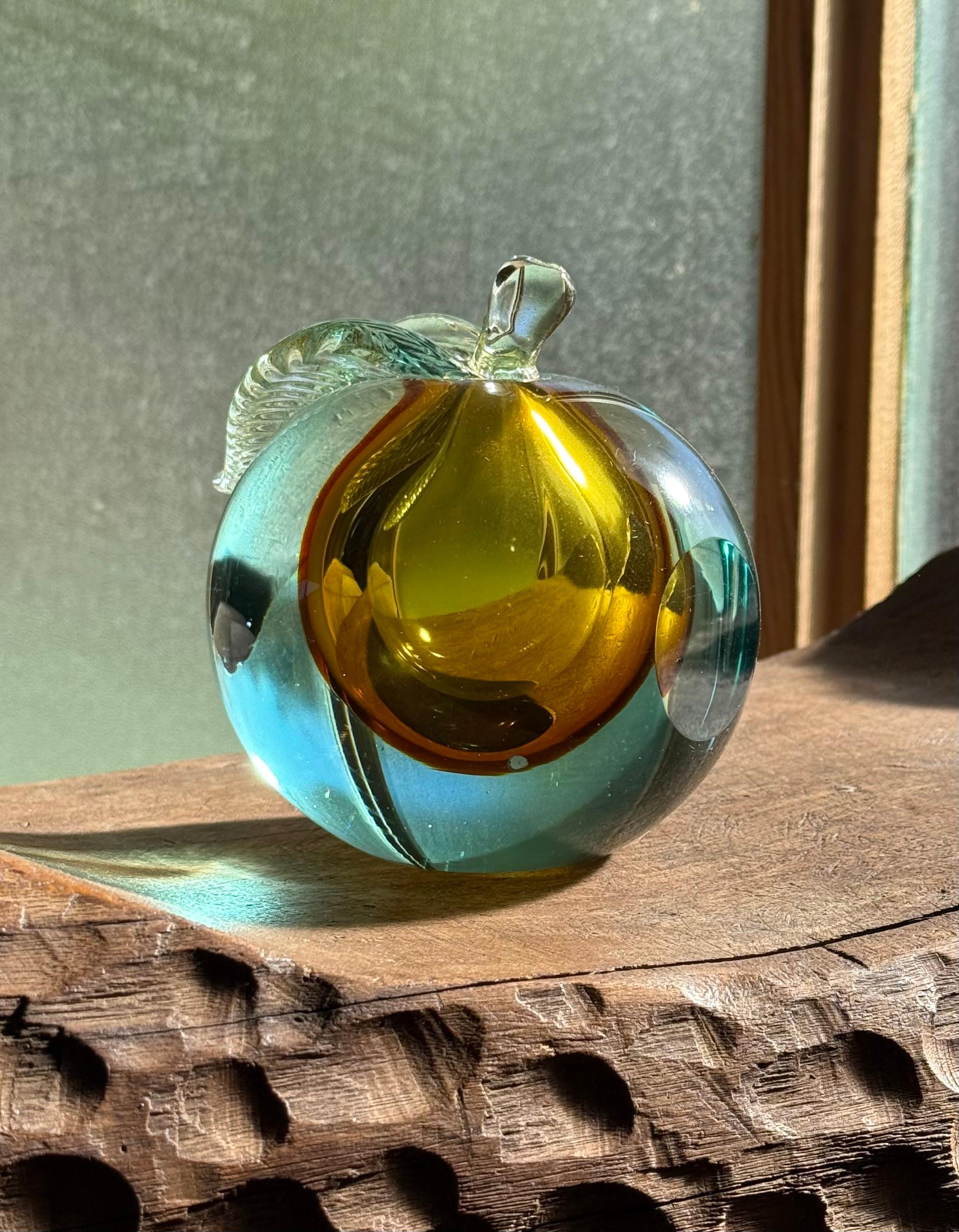 Postmoderno Scultura di mele in vetro artistico a Murano, XX secolo in vendita