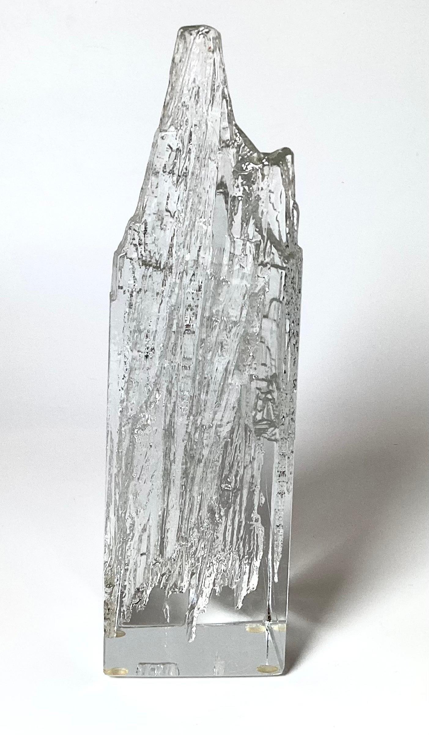 Verre d'art Sculpture de iceberg en verre d'art brutaliste de Daum, France, années 1970 en vente