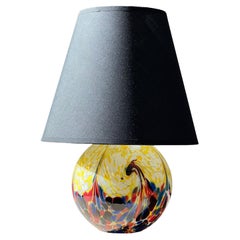 Lampada da tavolo a globo in vetro artistico, XX secolo
