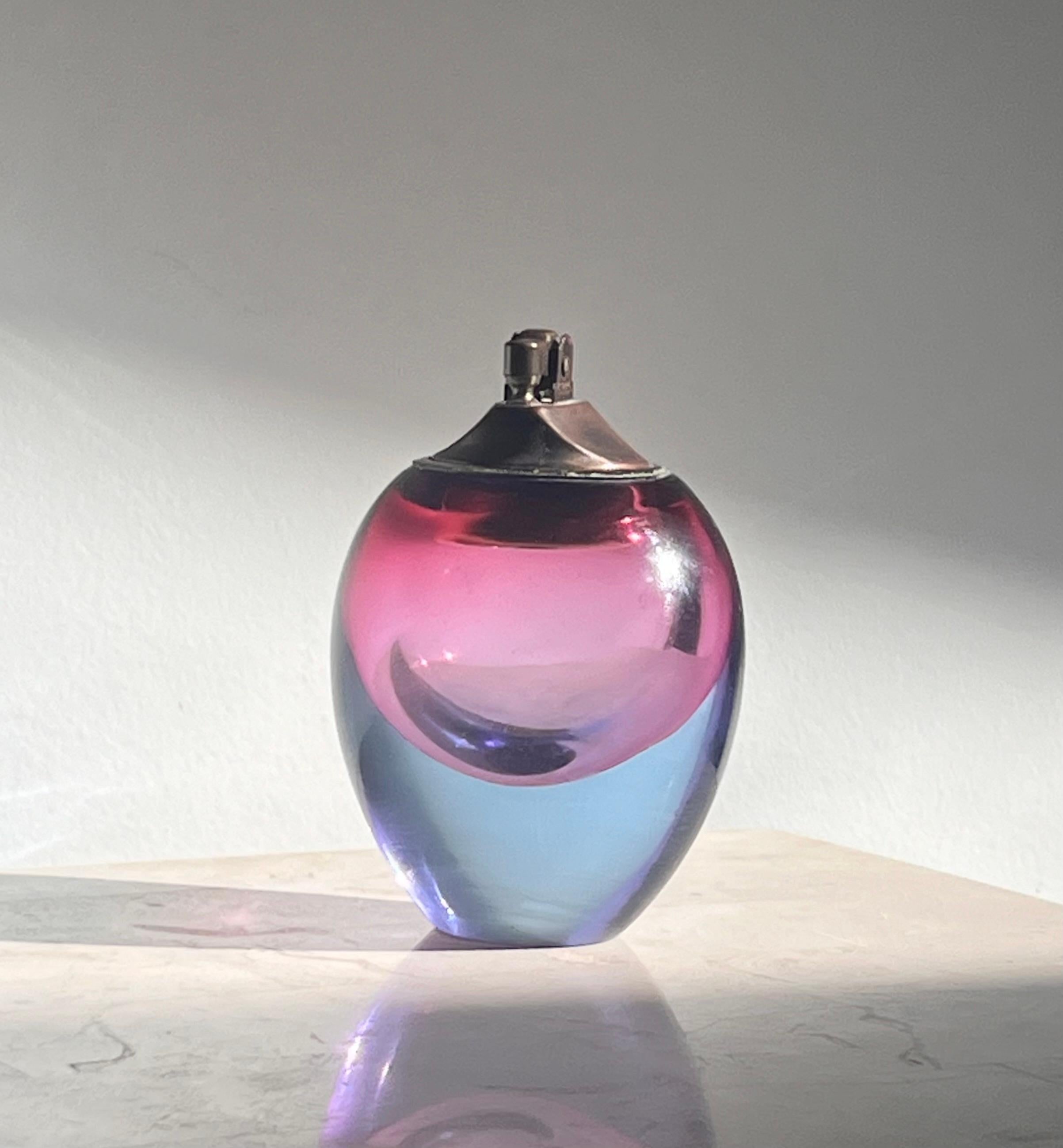 An art glass table lighter by Murano, mid 20th century For Sale 8