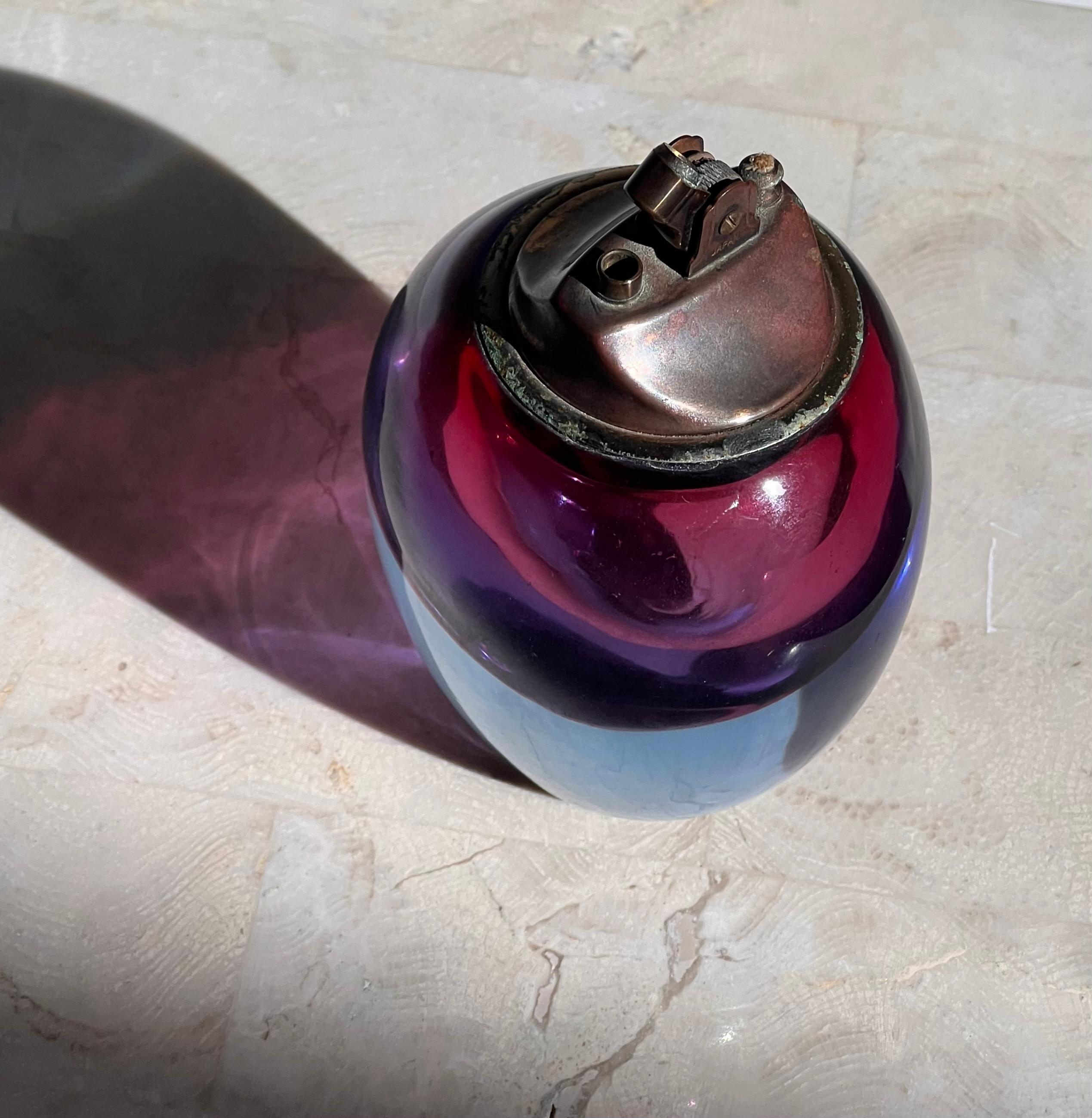 An art glass table lighter by Murano, mid 20th century For Sale 2