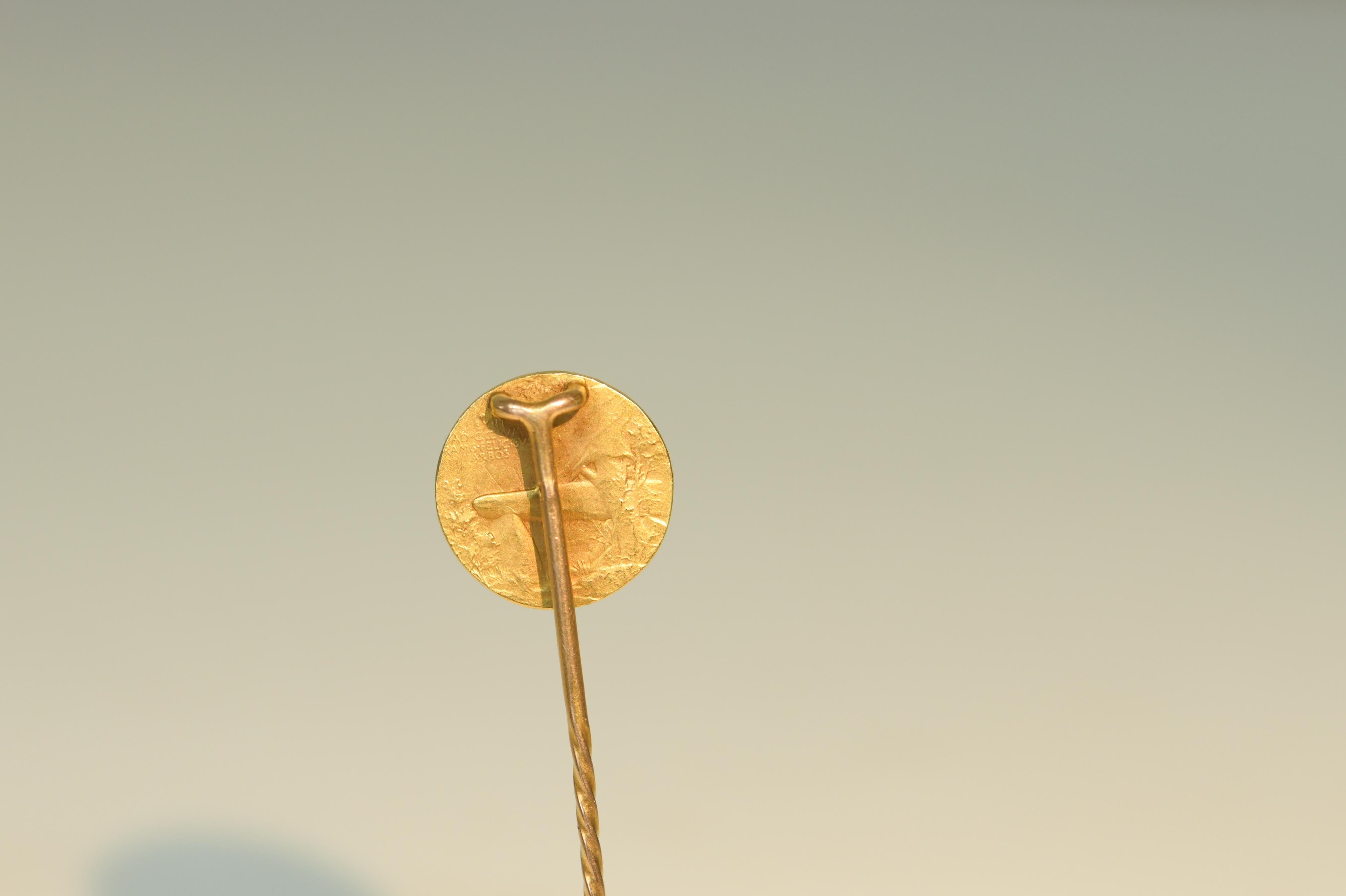 Women's or Men's Art Nouveau 18 Karat Gold Carved Pin For Sale