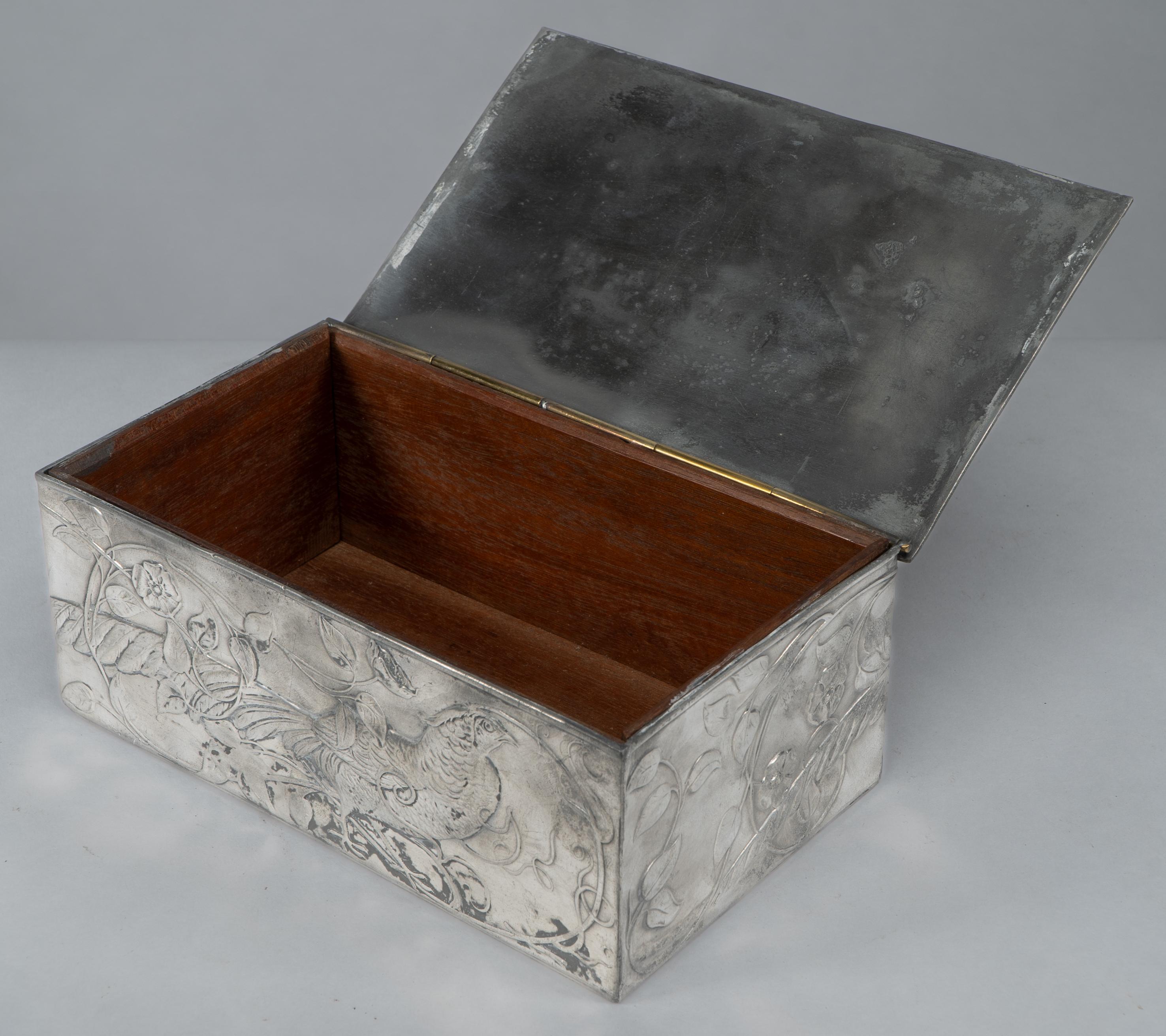 An Art Nouveau continental pewter cigar box w. cedar lining & decor of pheasant For Sale 4