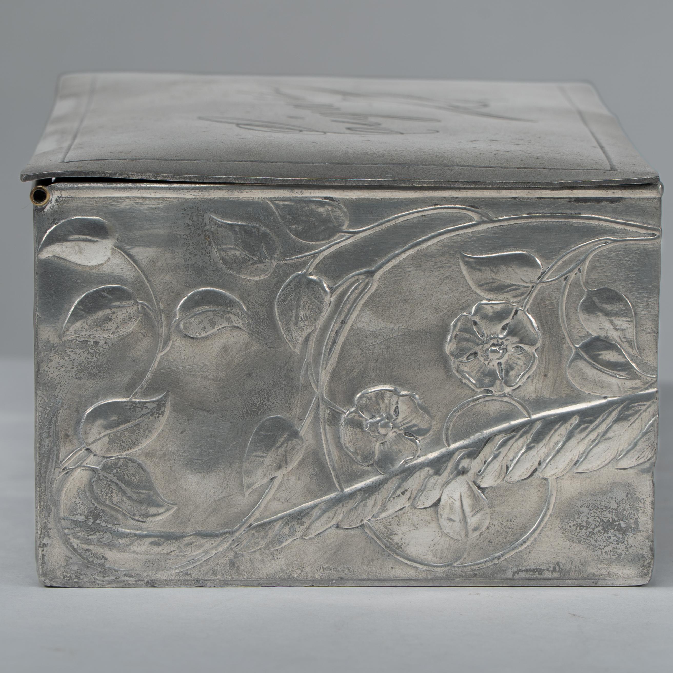 An Art Nouveau continental pewter cigar box w. cedar lining & decor of pheasant For Sale 6