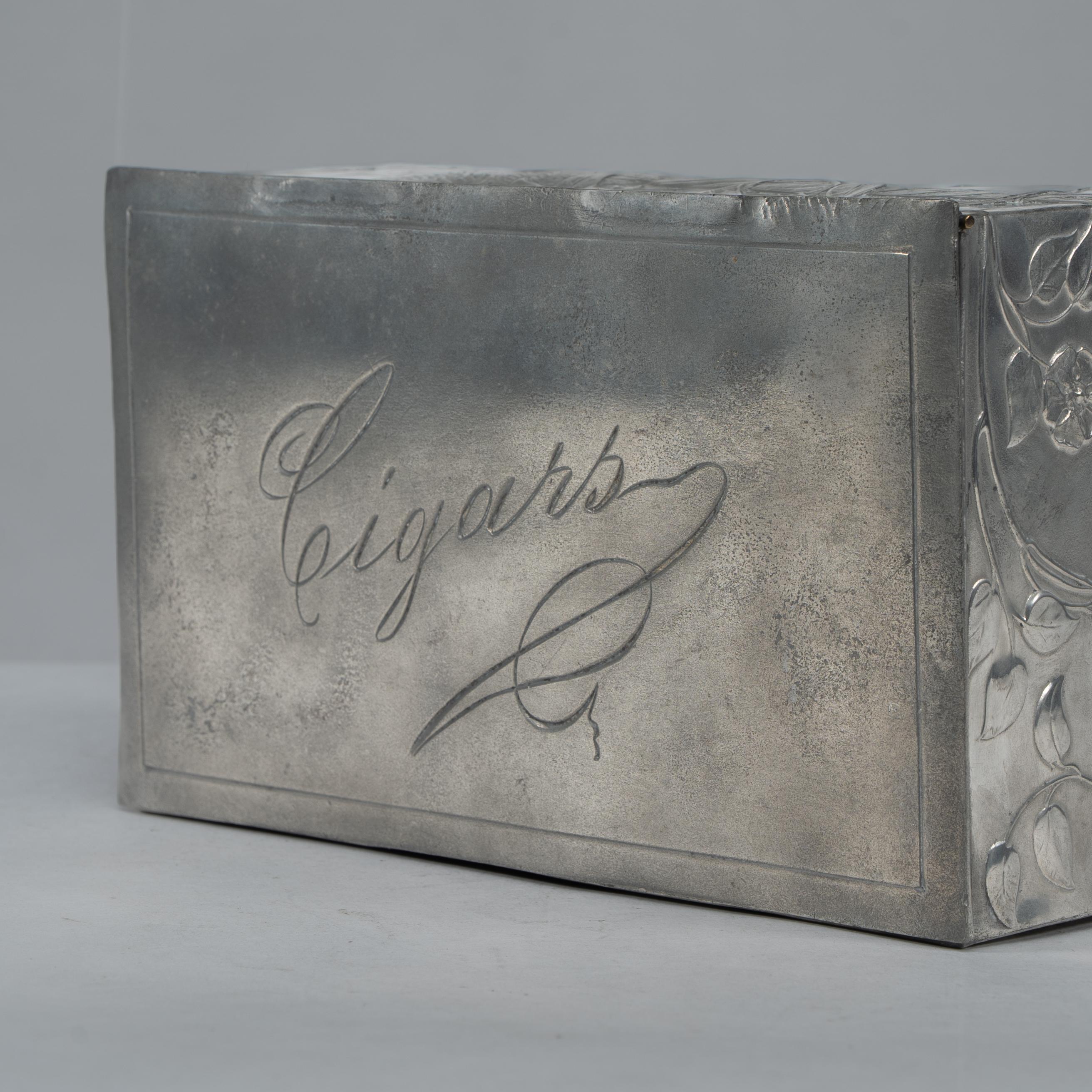 An Art Nouveau continental pewter cigar box w. cedar lining & decor of pheasant For Sale 7