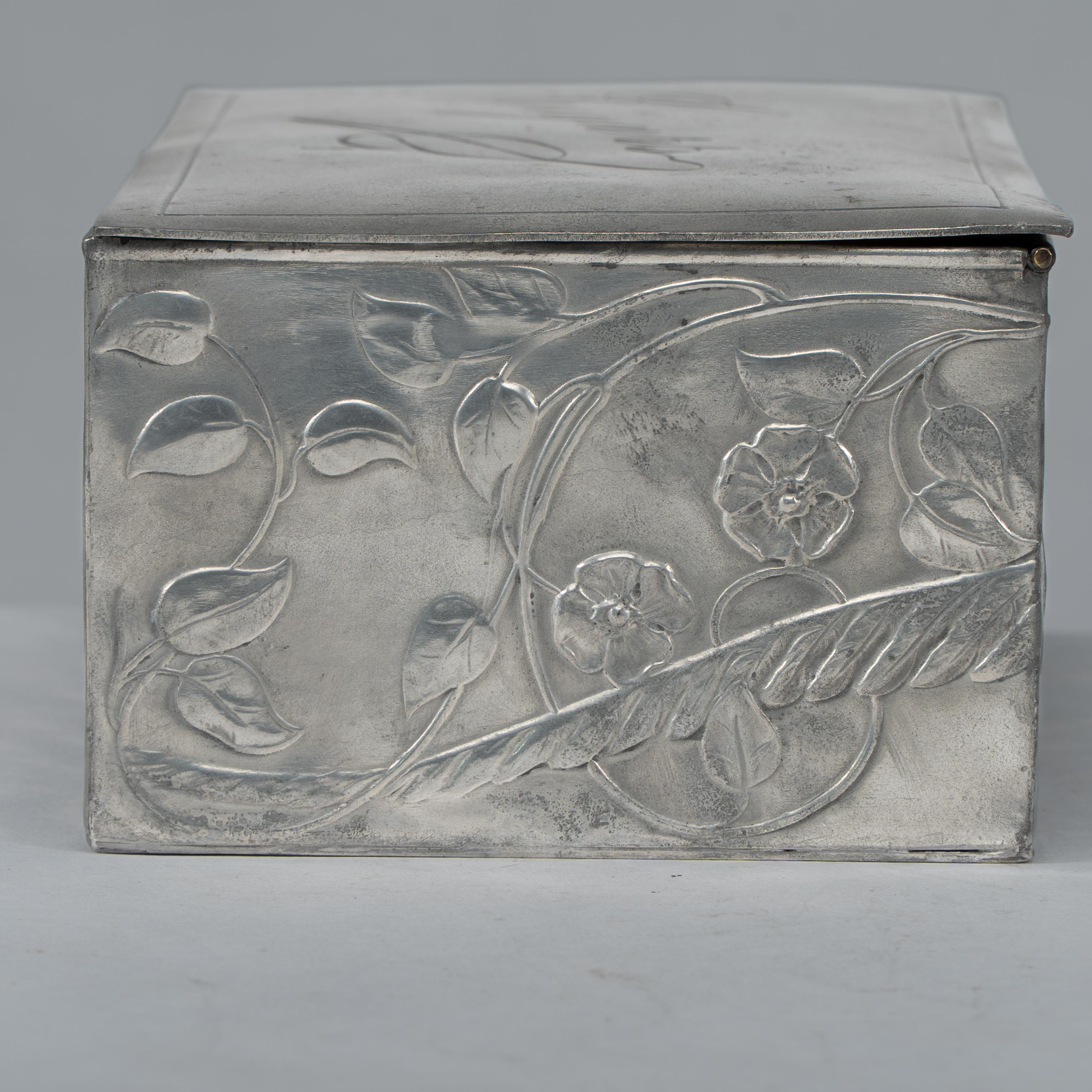 An Art Nouveau continental pewter cigar box w. cedar lining & decor of pheasant For Sale 9