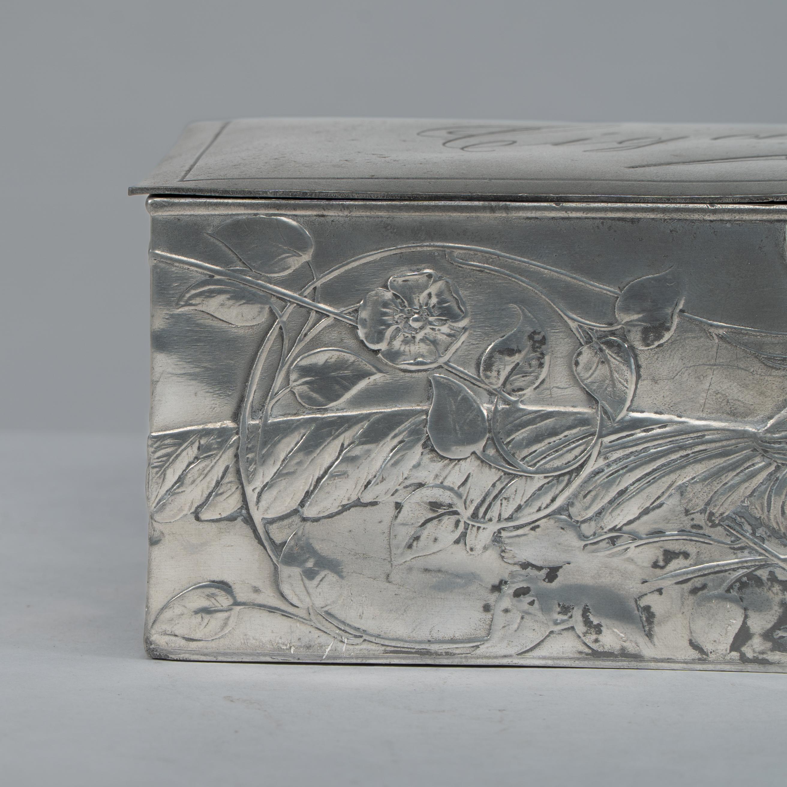 An Art Nouveau continental pewter cigar box w. cedar lining & decor of pheasant For Sale 11