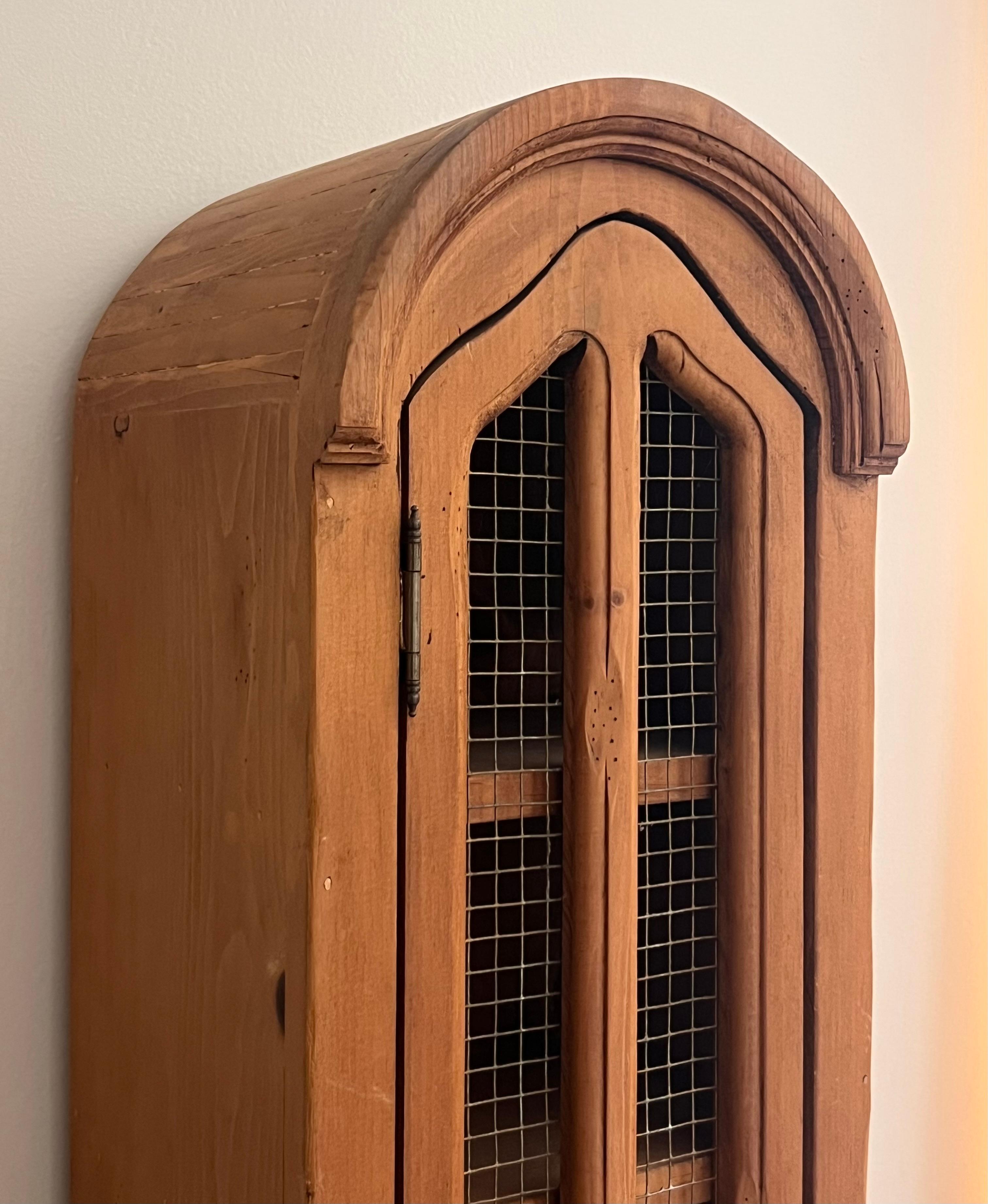 Ein hoher, schmaler Jugendstil-/Handwerkstisch aus Kiefernholz, frühes 20. Jahrhundert im Angebot 5
