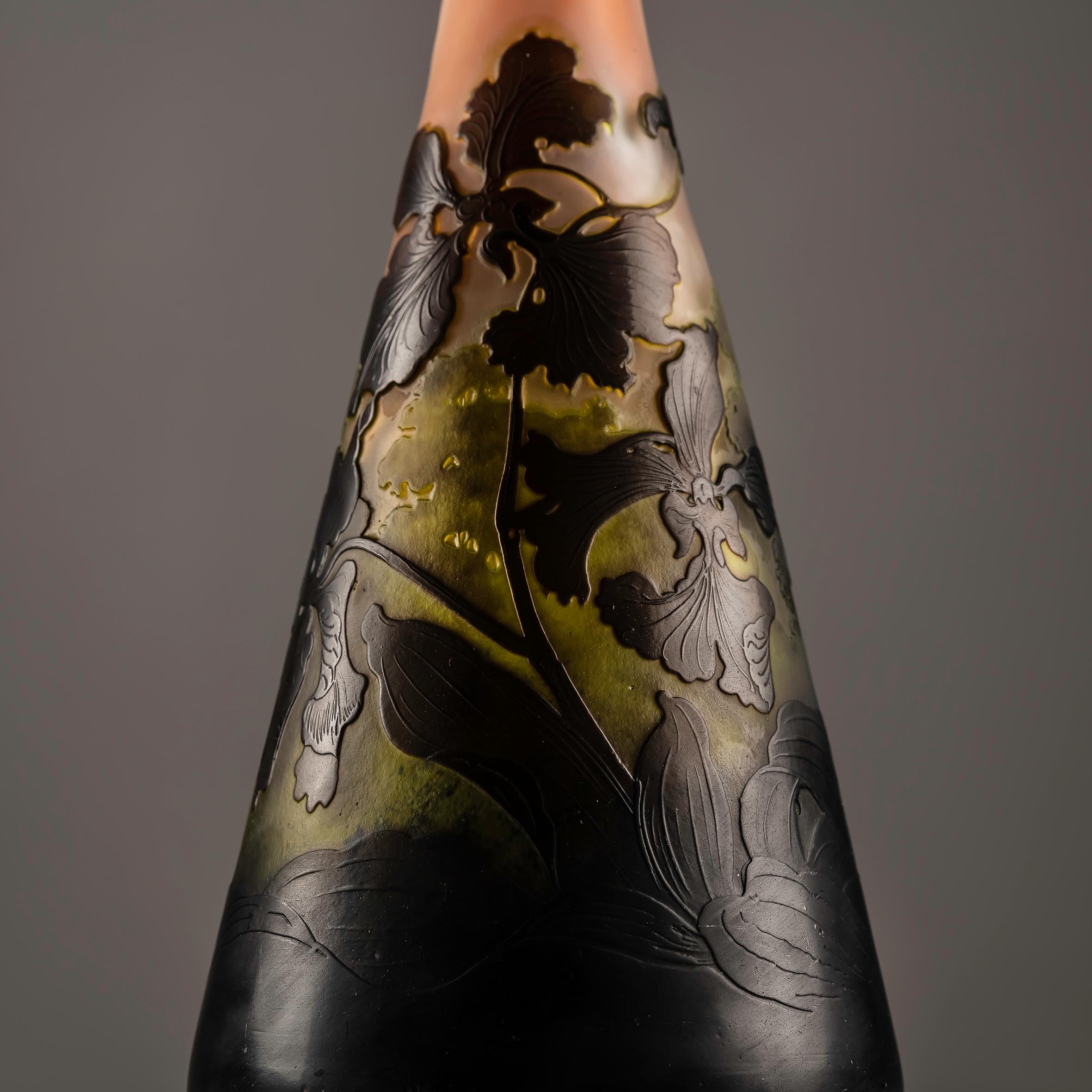 Acquiring an Art Nouveau Emile Gallé glass vase isn't just purchasing an object; it's investing in a piece of artistic heritage that encapsulates the essence of an entire movement. Gallé, a master of glassmaking during the late 19th and early 20th