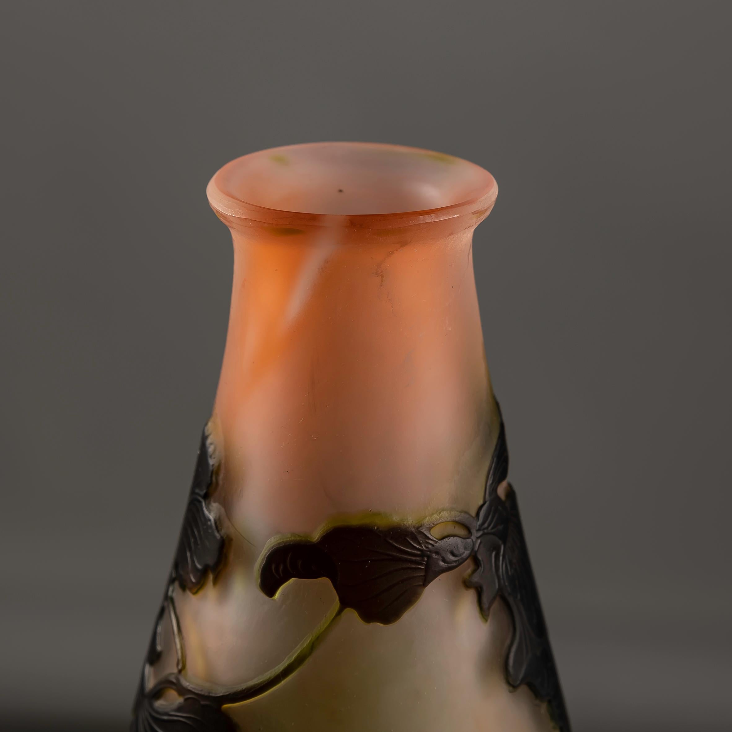 An Art Nouveau Emile Galle glass Vase  In Good Condition For Sale In BARCELONA, ES