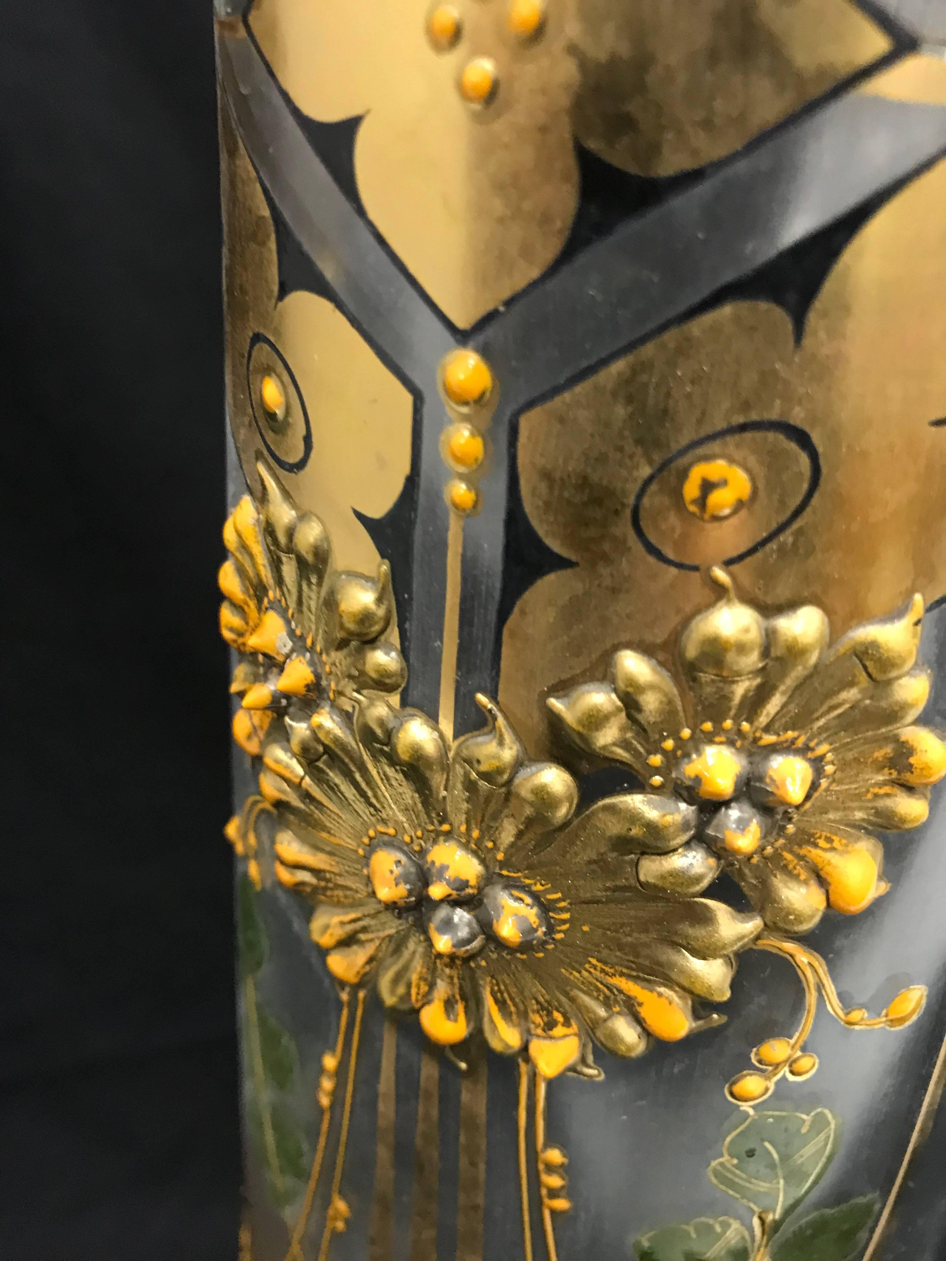 Amazing glass jug, with gold handmade embossed floral decorations. It’s in perfect conditions.