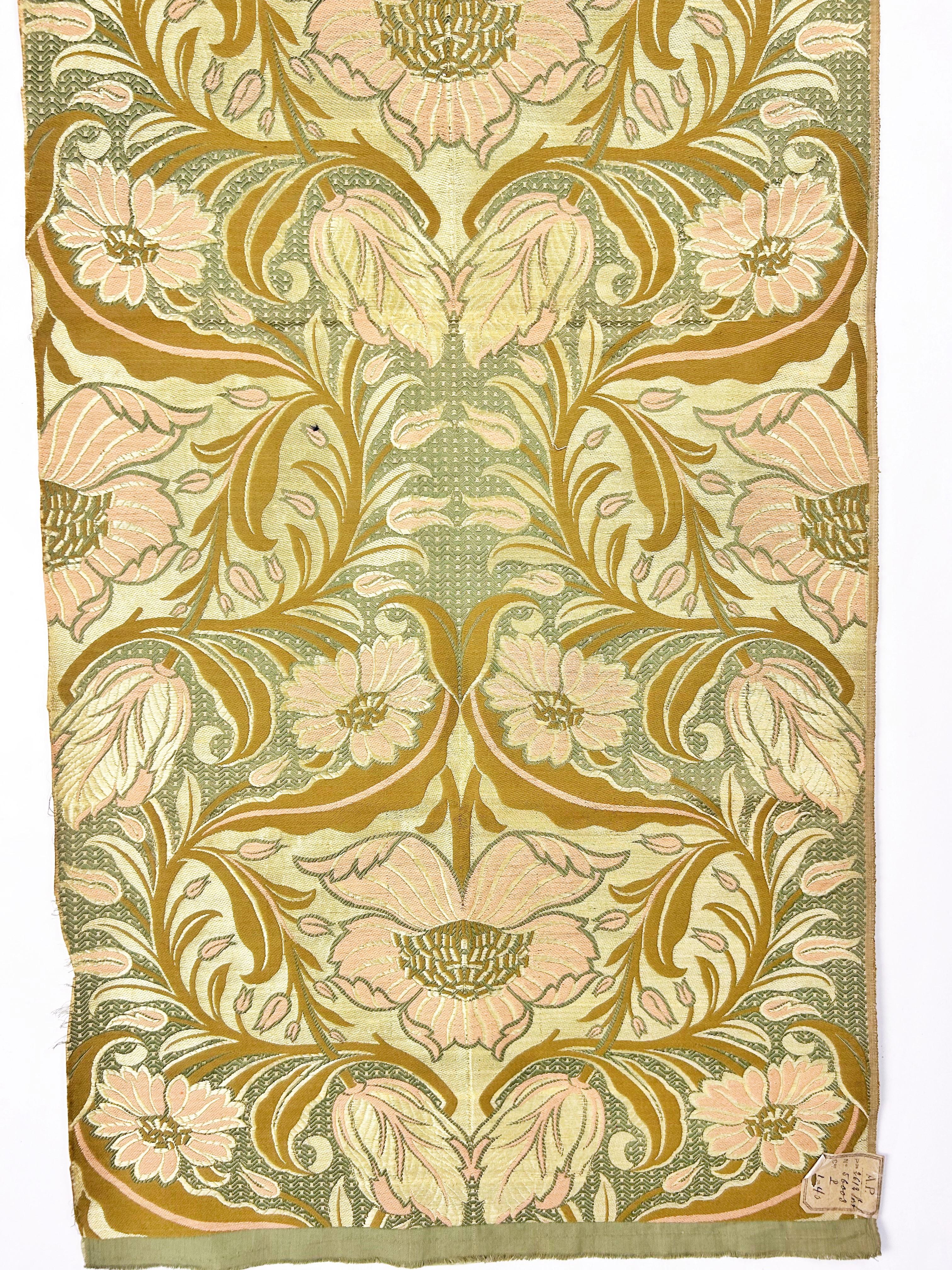 An Art Nouveau Jacquart weaven length - France Circa 1900 In Good Condition For Sale In Toulon, FR