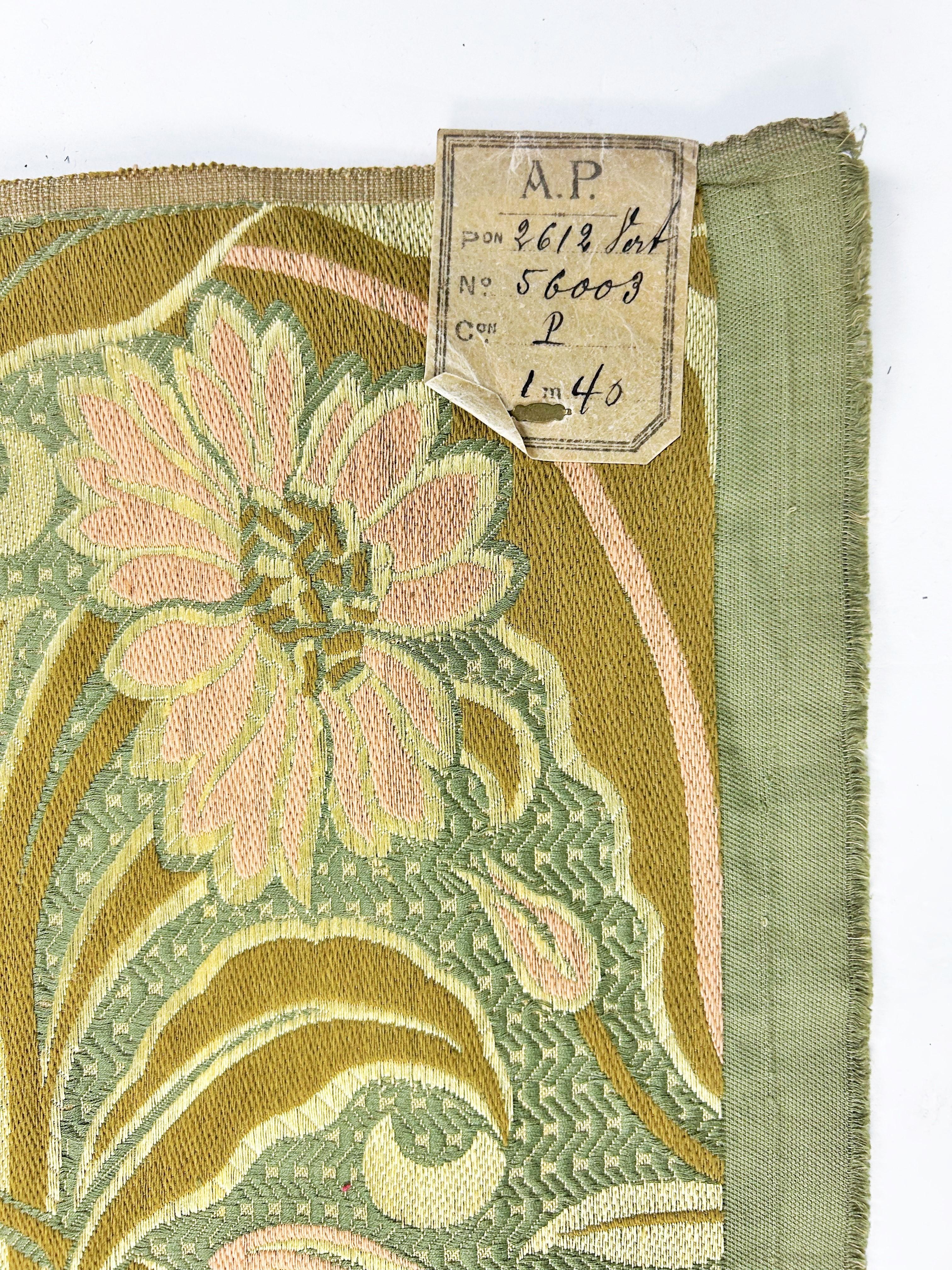 An Art Nouveau Jacquart weaven length - France Circa 1900 For Sale 2