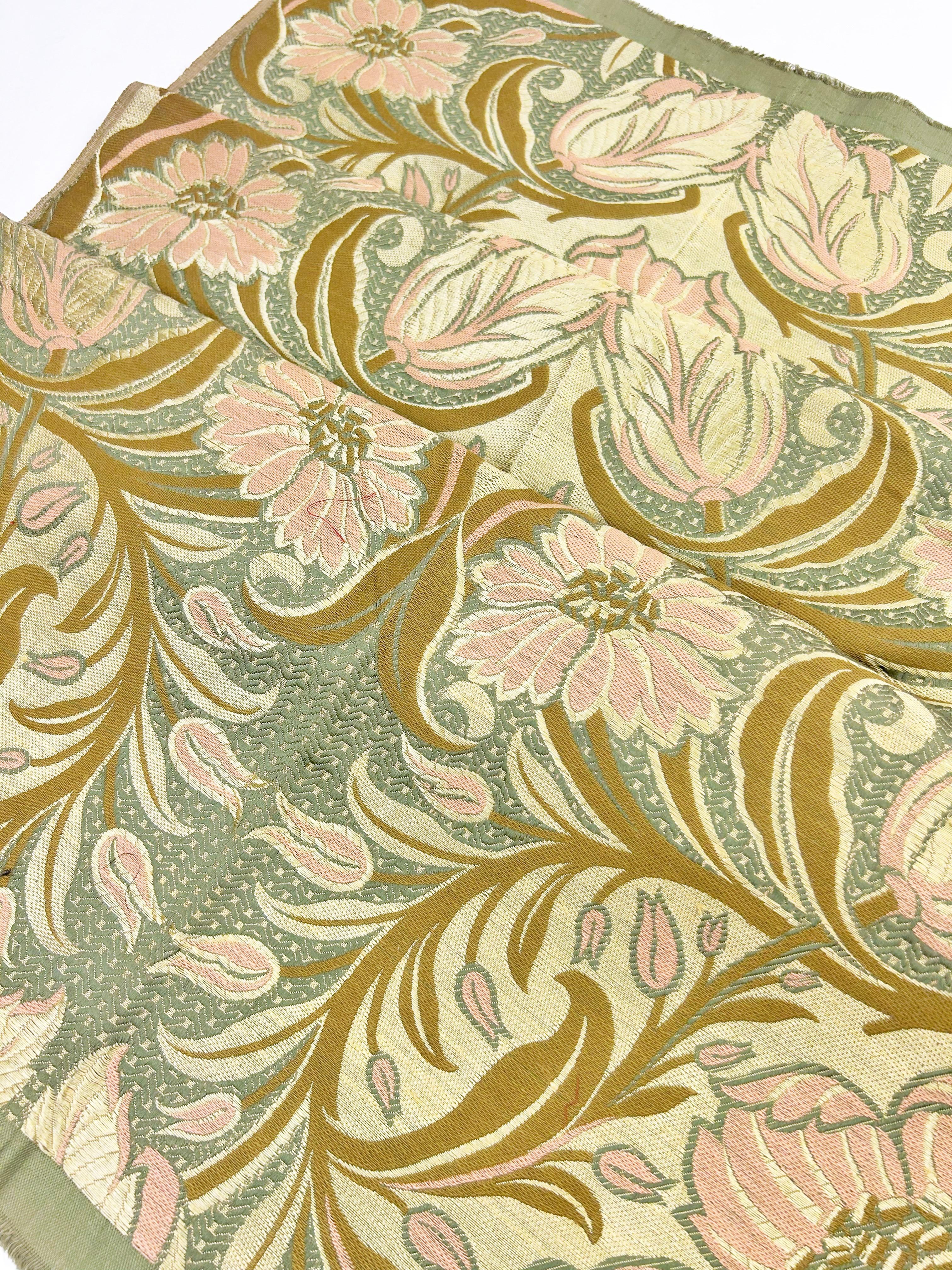 An Art Nouveau Jacquart weaven length - France Circa 1900 For Sale 3