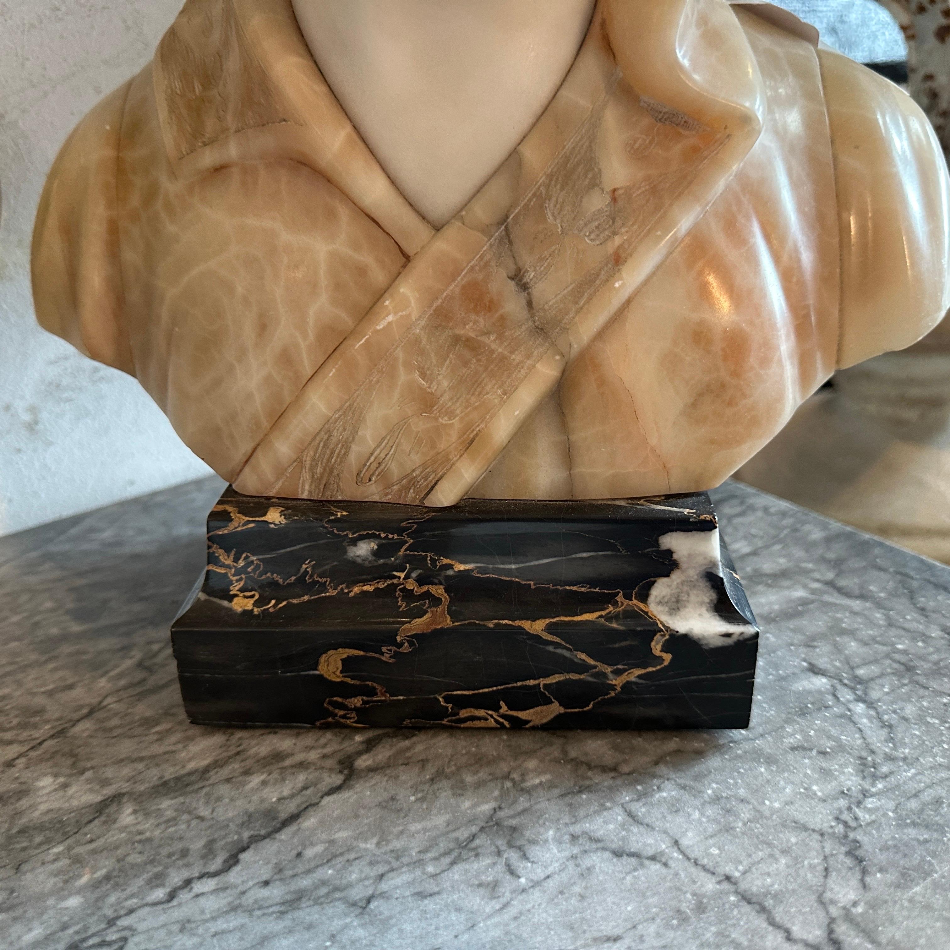 Busto in marmo Art Nouveau di una giovane ragazza in vendita 3