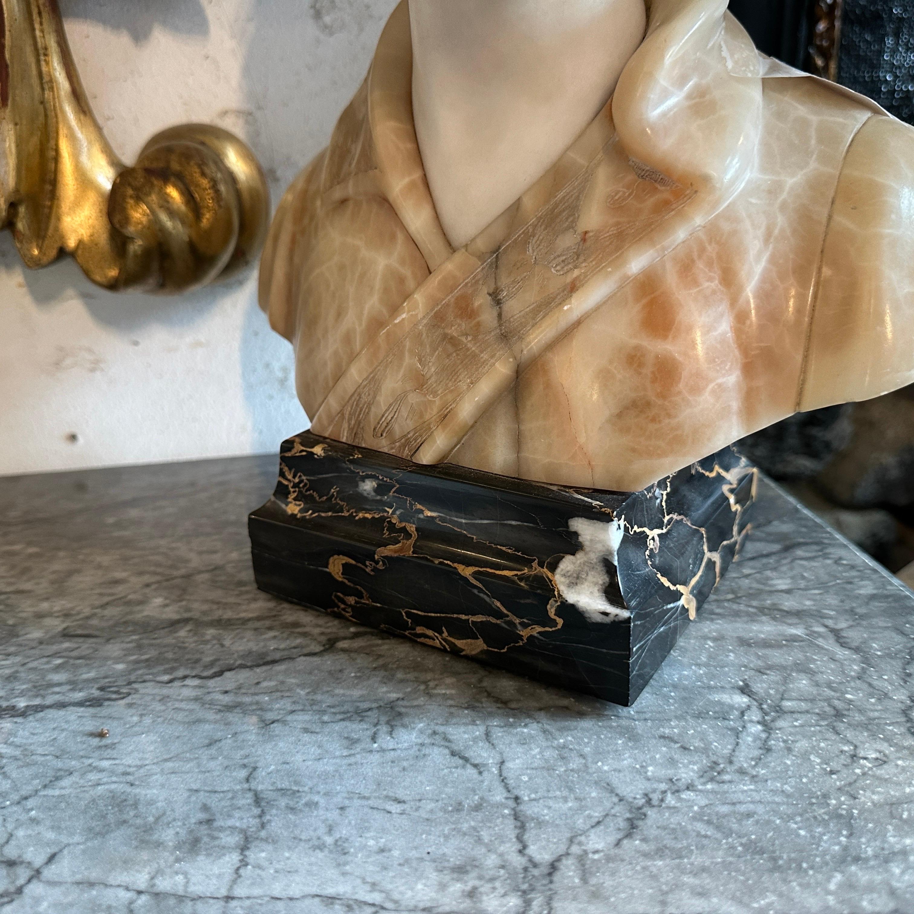 Busto in marmo Art Nouveau di una giovane ragazza in vendita 4