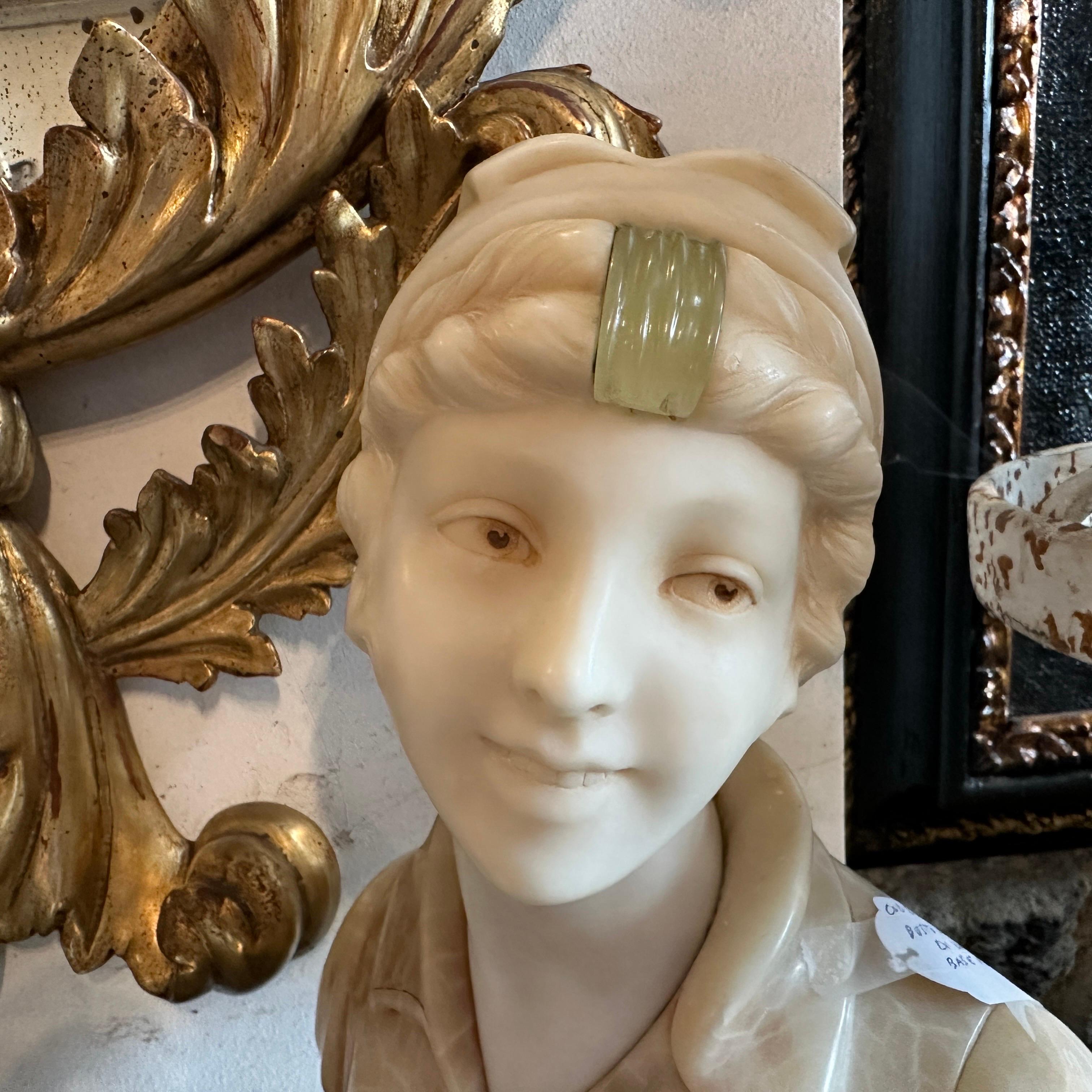 Busto in marmo Art Nouveau di una giovane ragazza in vendita 5