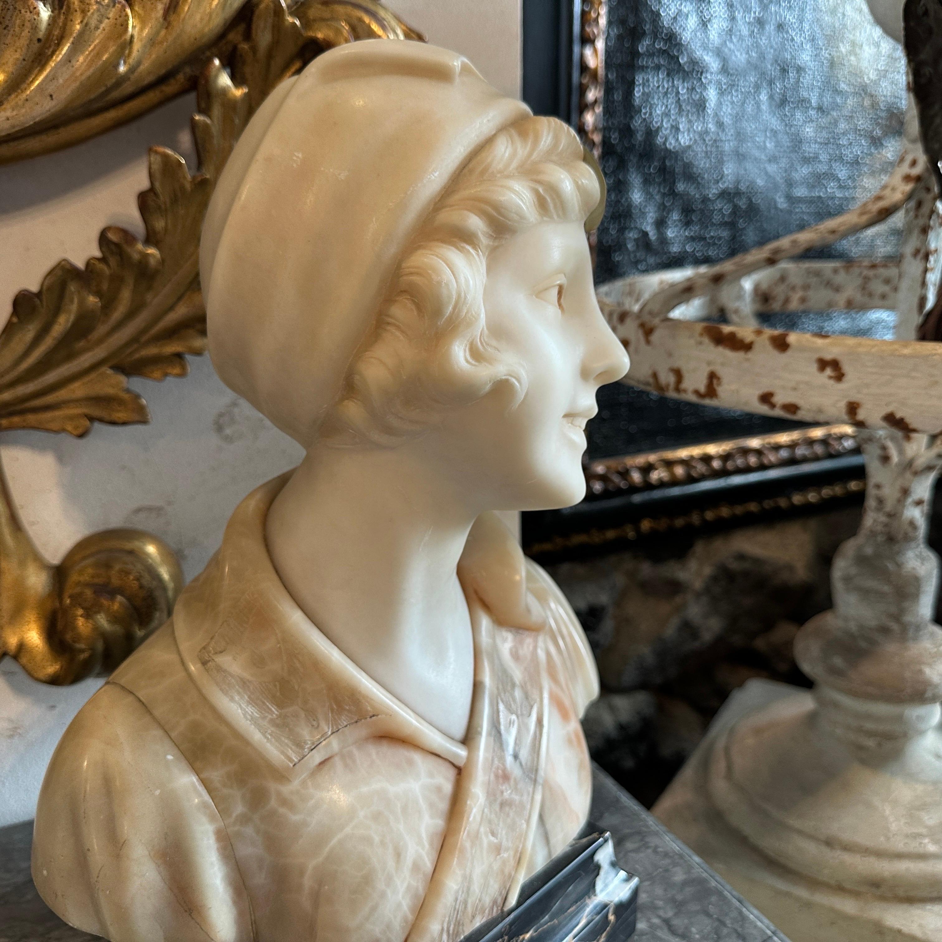 Busto in marmo Art Nouveau di una giovane ragazza In condizioni ottime in vendita a Catania, Sicilia