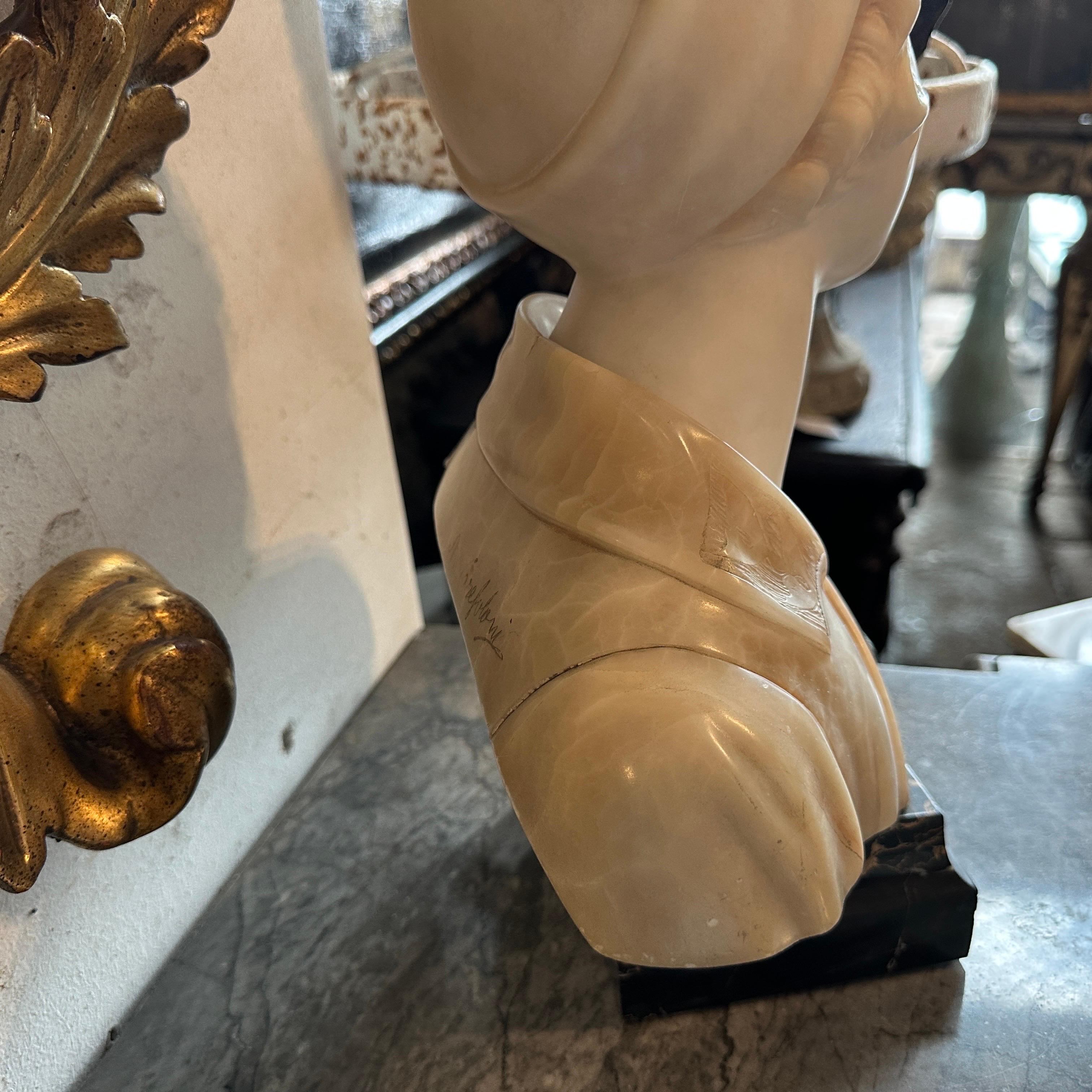 Busto in marmo Art Nouveau di una giovane ragazza in vendita 1