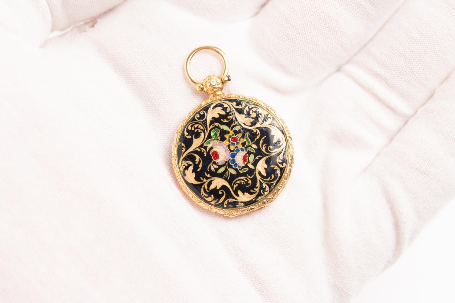 An Art Nouveau Silver Gilt And Enamel Locket In Good Condition In Portland, GB