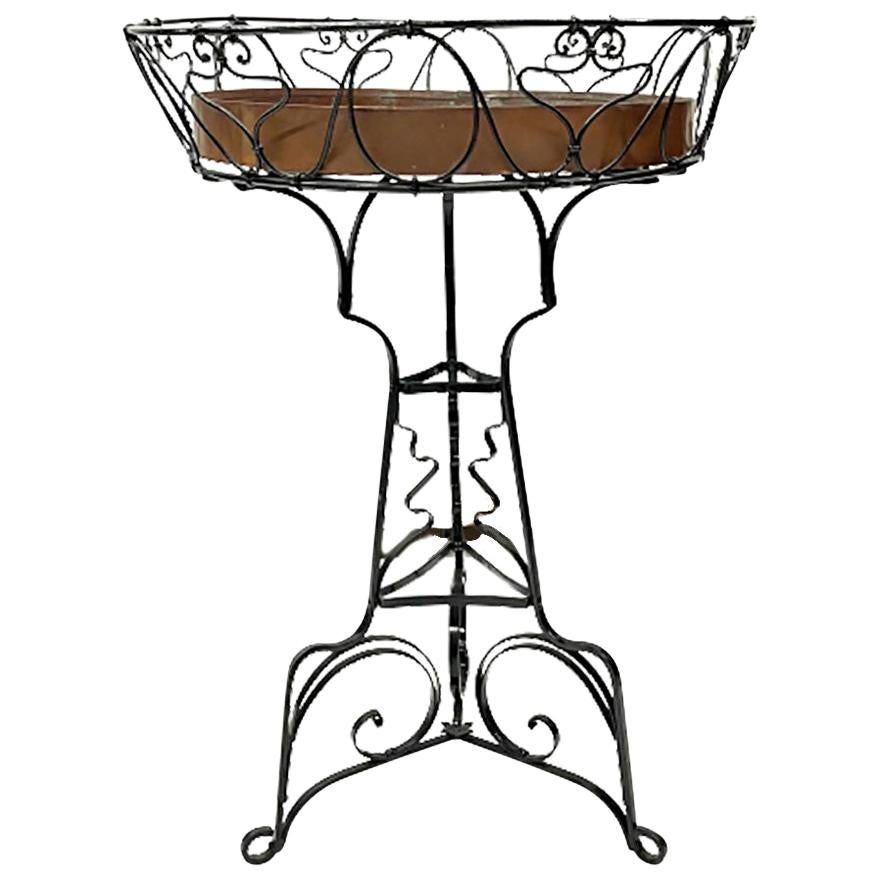 Table à plantes en fer forgé Art Nouveau avec plateau en cuivre, circa 1900 en vente