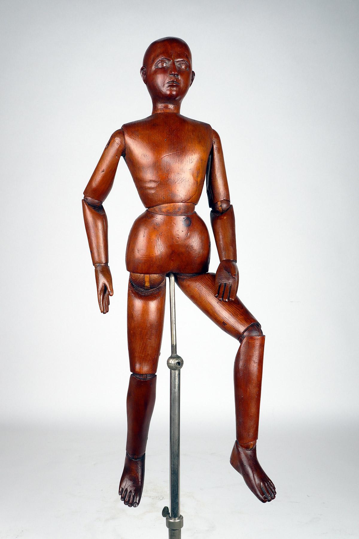 An articulated artist Dummy, Italy end of 19th century.  In Good Condition For Sale In Milan, IT