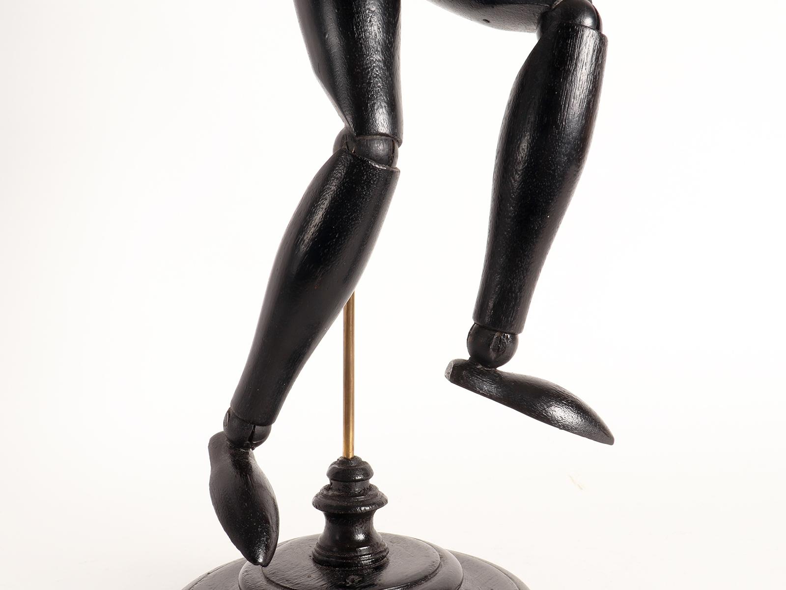 An articulated artist dummy, made out of ebonized wood, France 1920. For Sale 5