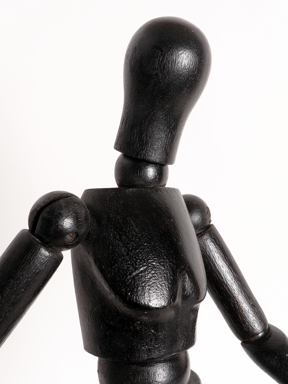 An articulated artist dummy, made out of ebonized wood, France 1920. For Sale 3