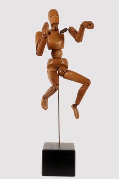 Gelenkige Künstlerpuppe aus Erlenholz, metaphysisches Gesicht, Frankreich 1920.