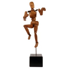 Gelenkige Künstlerpuppe aus Erlenholz, metaphysisches Gesicht, Frankreich 1920.