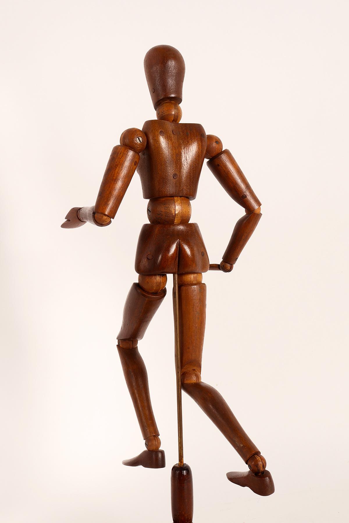 Brass An articulated female artist model, walnut and maple wood, France 1920. For Sale