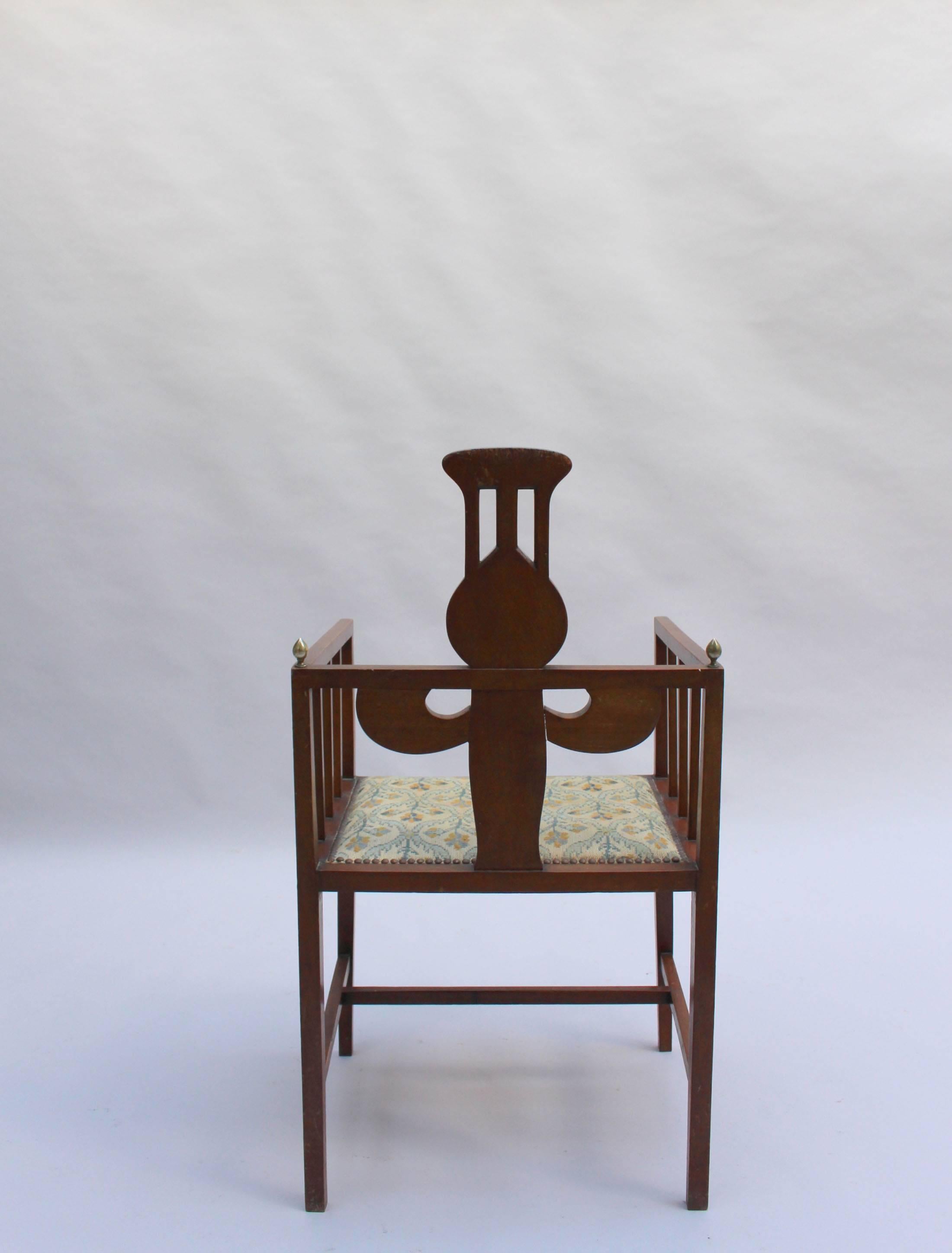 Fauteuil Arts & Crafts en bois d'ormeau de G M Ellwood, fabriqué par J S Henry en vente 3