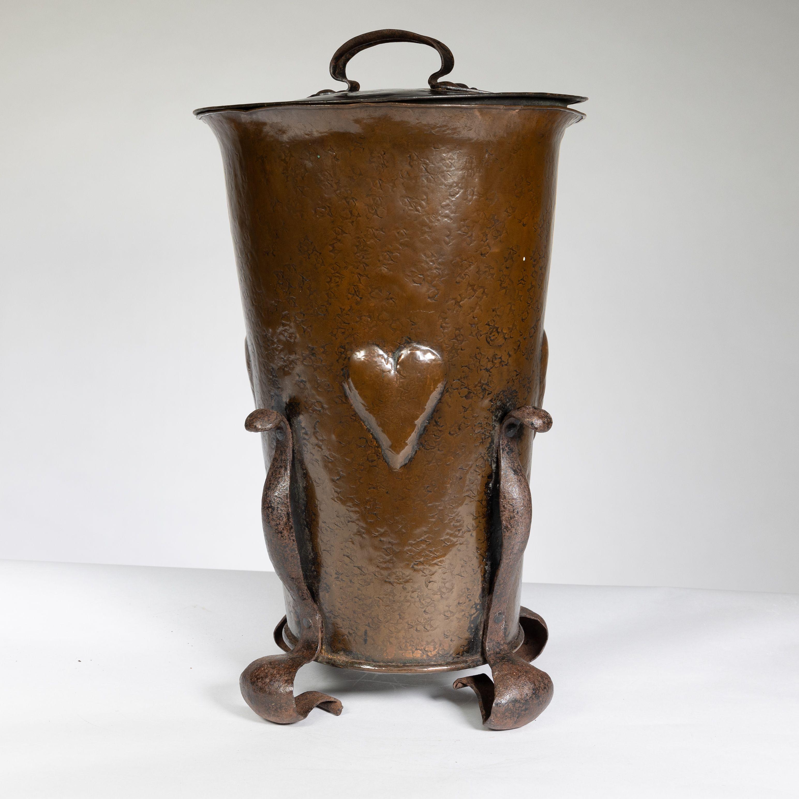 English An Arts and Crafts brass coal bucket For Sale