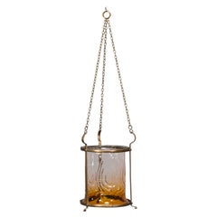 Lanterna in ottone in stile Arts and Crafts con paralume color bronzo.