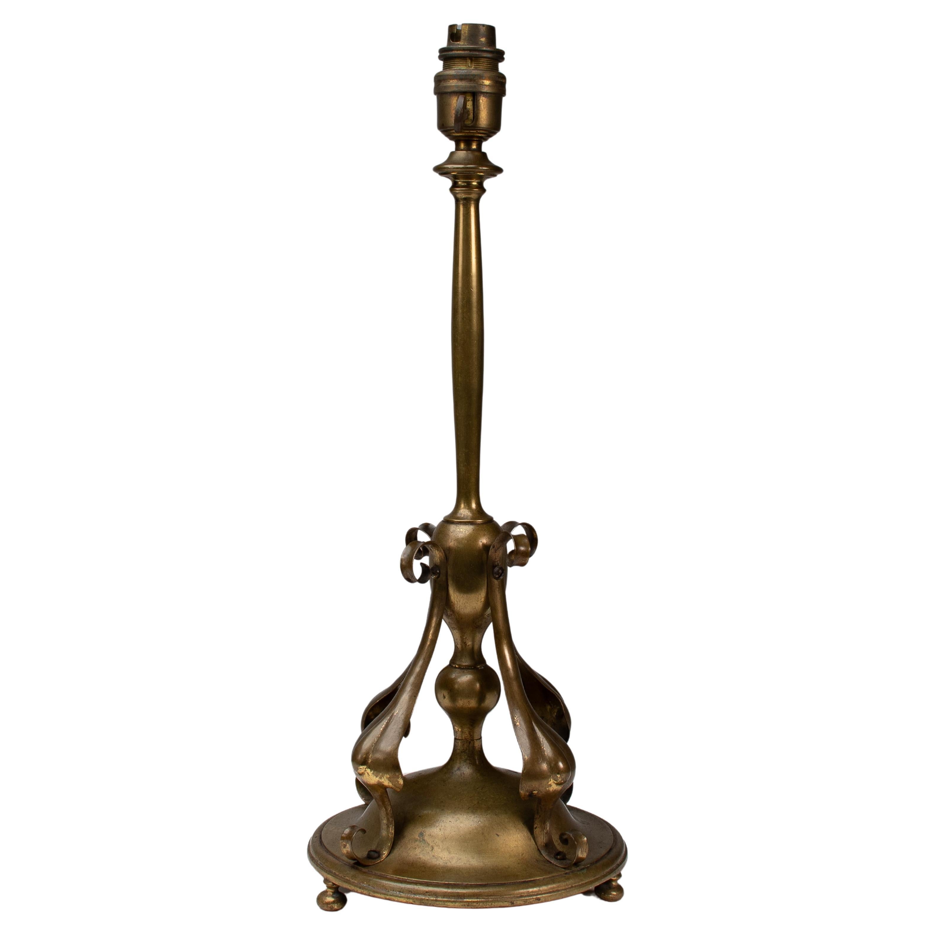 Lampada da tavolo in ottone in stile Arti e Mestieri di C.C.