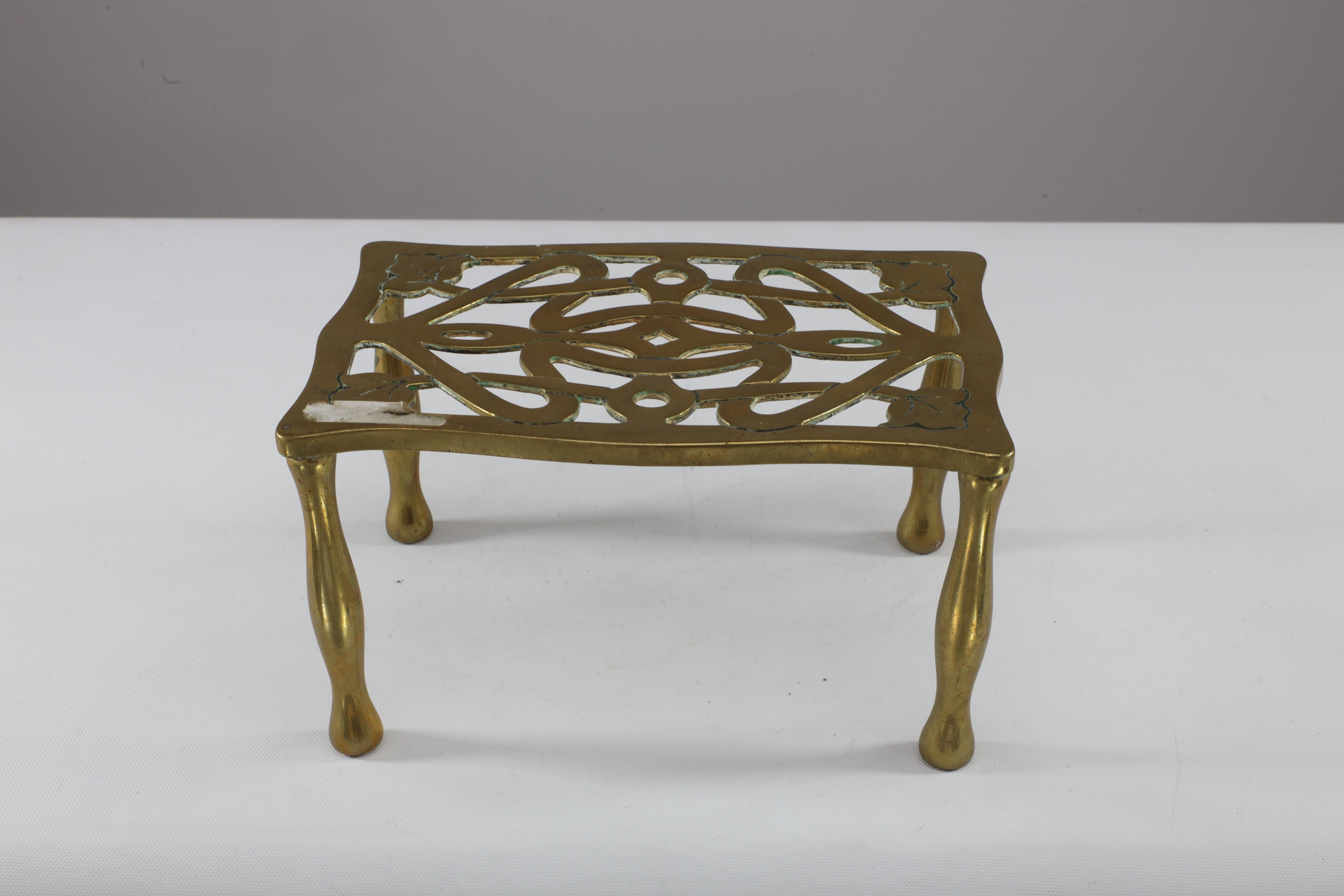 An Arts and Crafts brass trivet with pierced floral decoration to the top For Sale 3