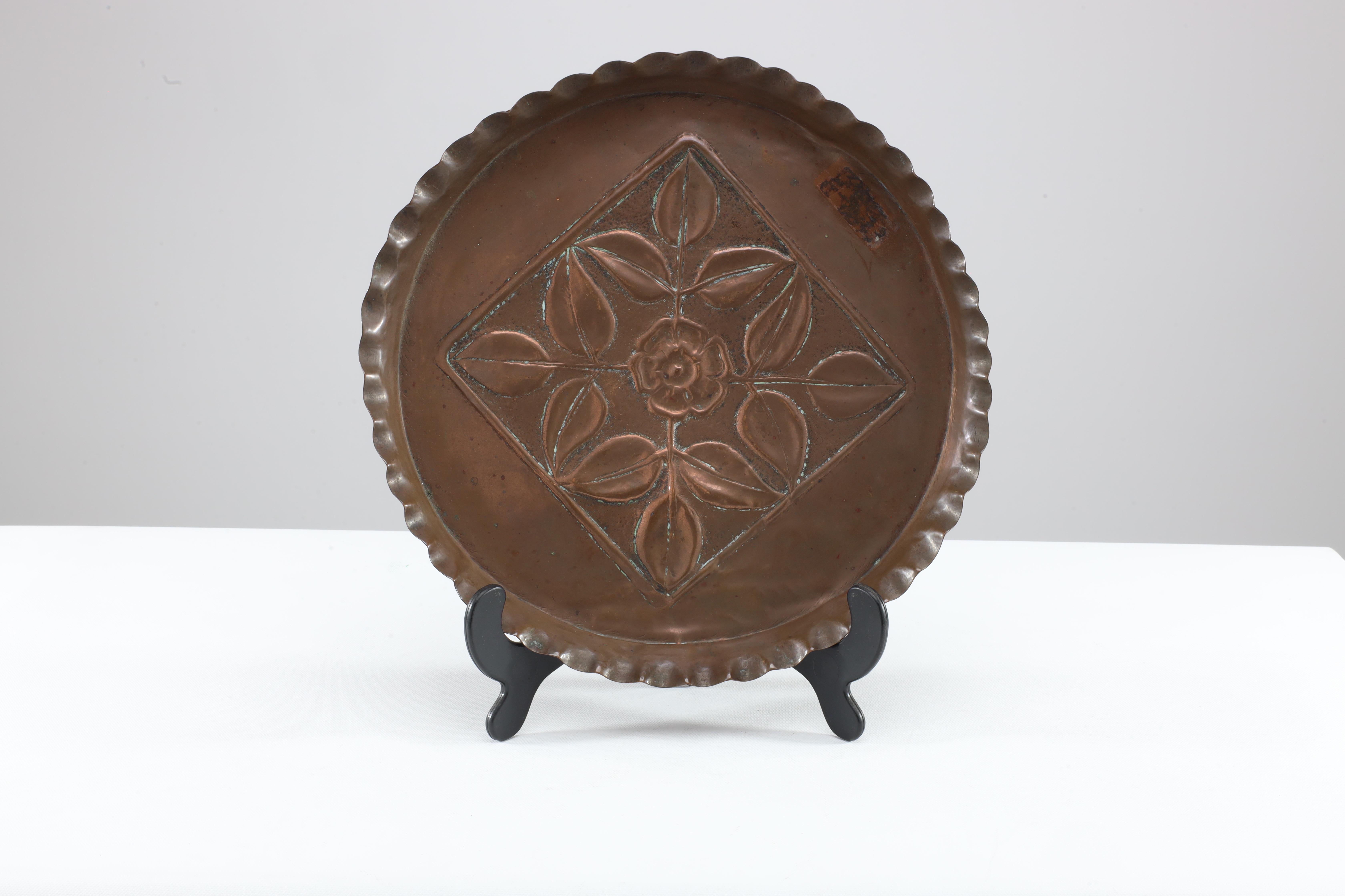 English An Arts and Crafts copper plate For Sale