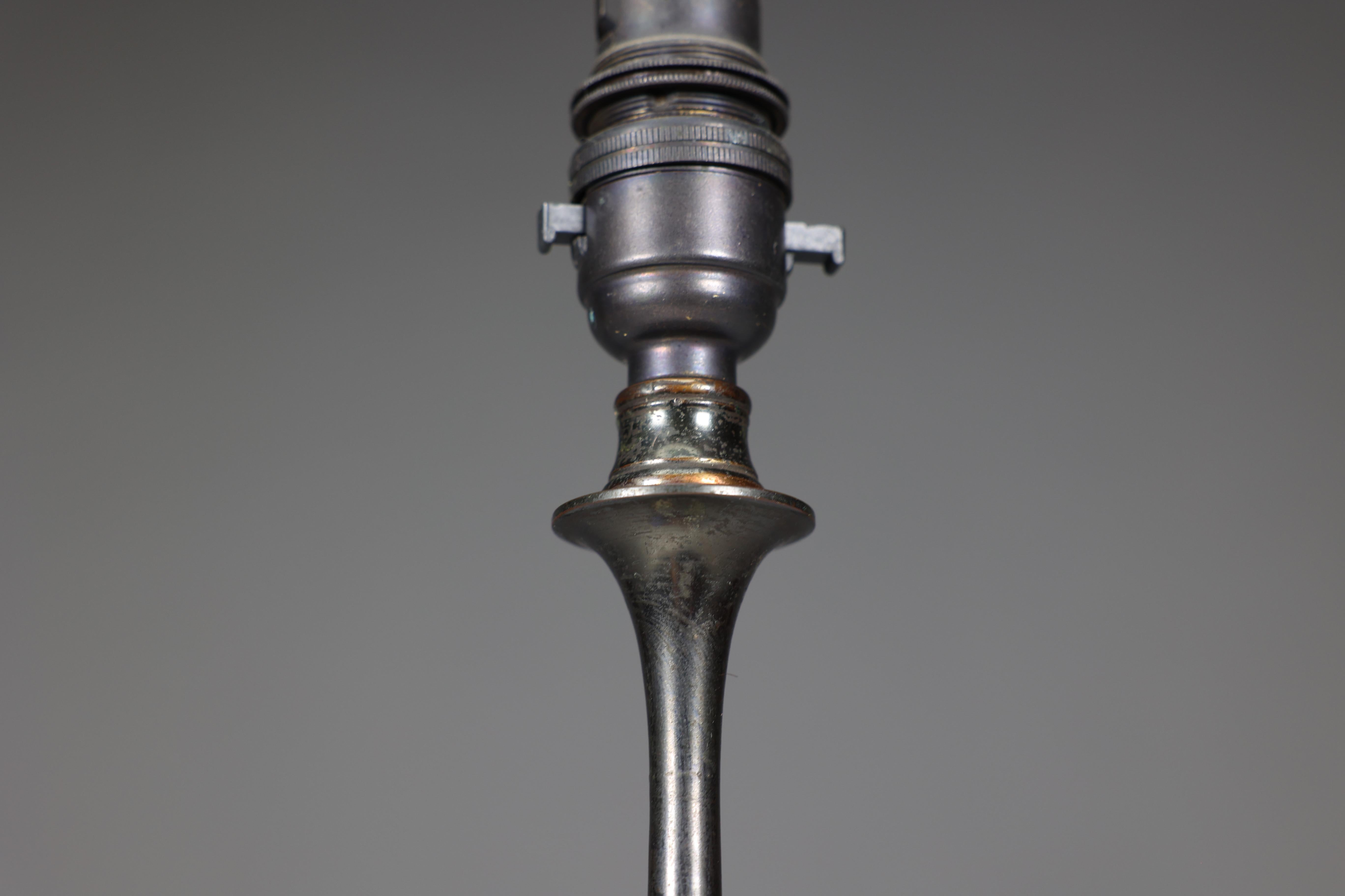 Eine Arts and Crafts-Tischlampe aus Kupfer, professionell neu verkabelt im Angebot 2