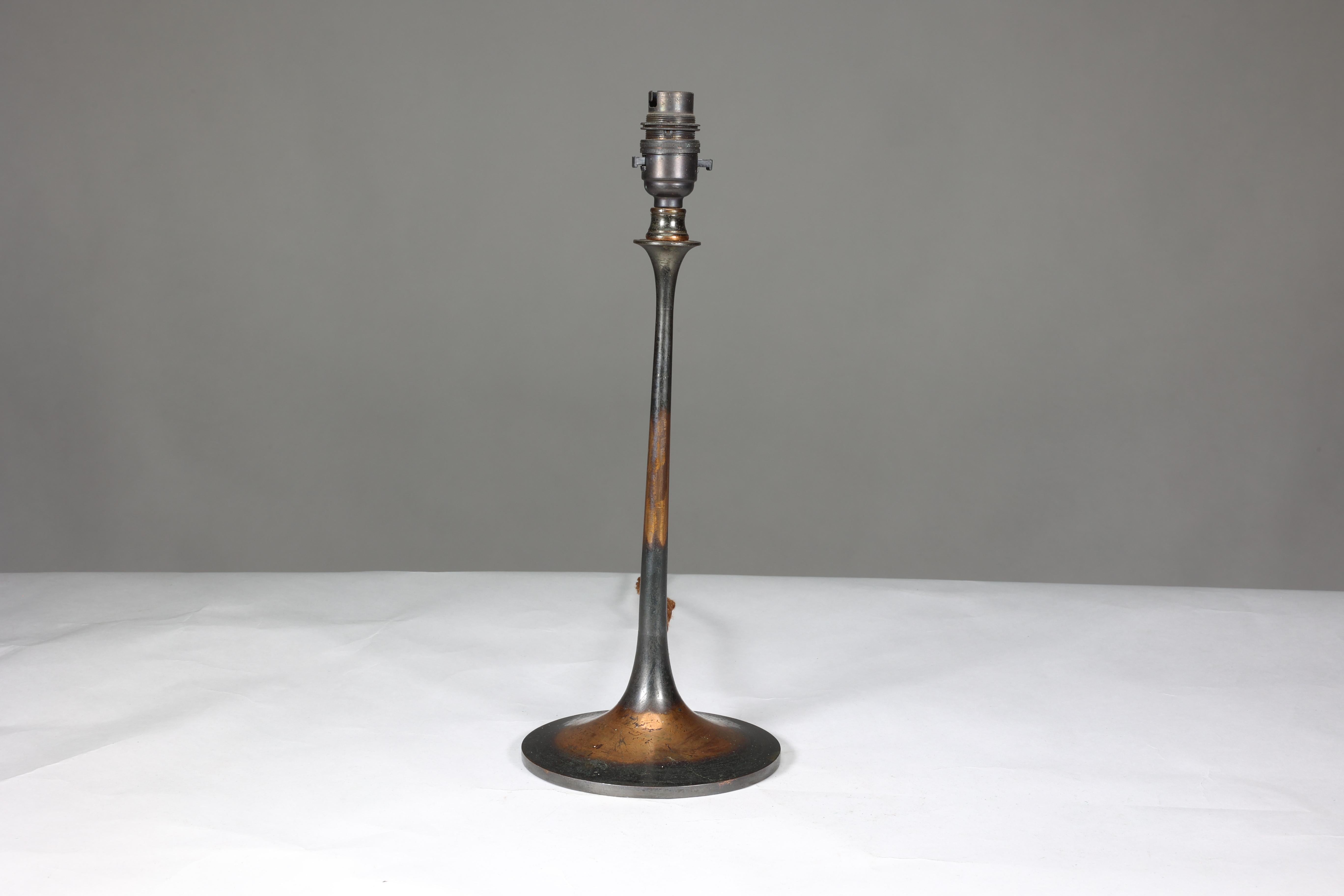 An Arts and Crafts copper table lamp professionally rewired In Good Condition For Sale In London, GB