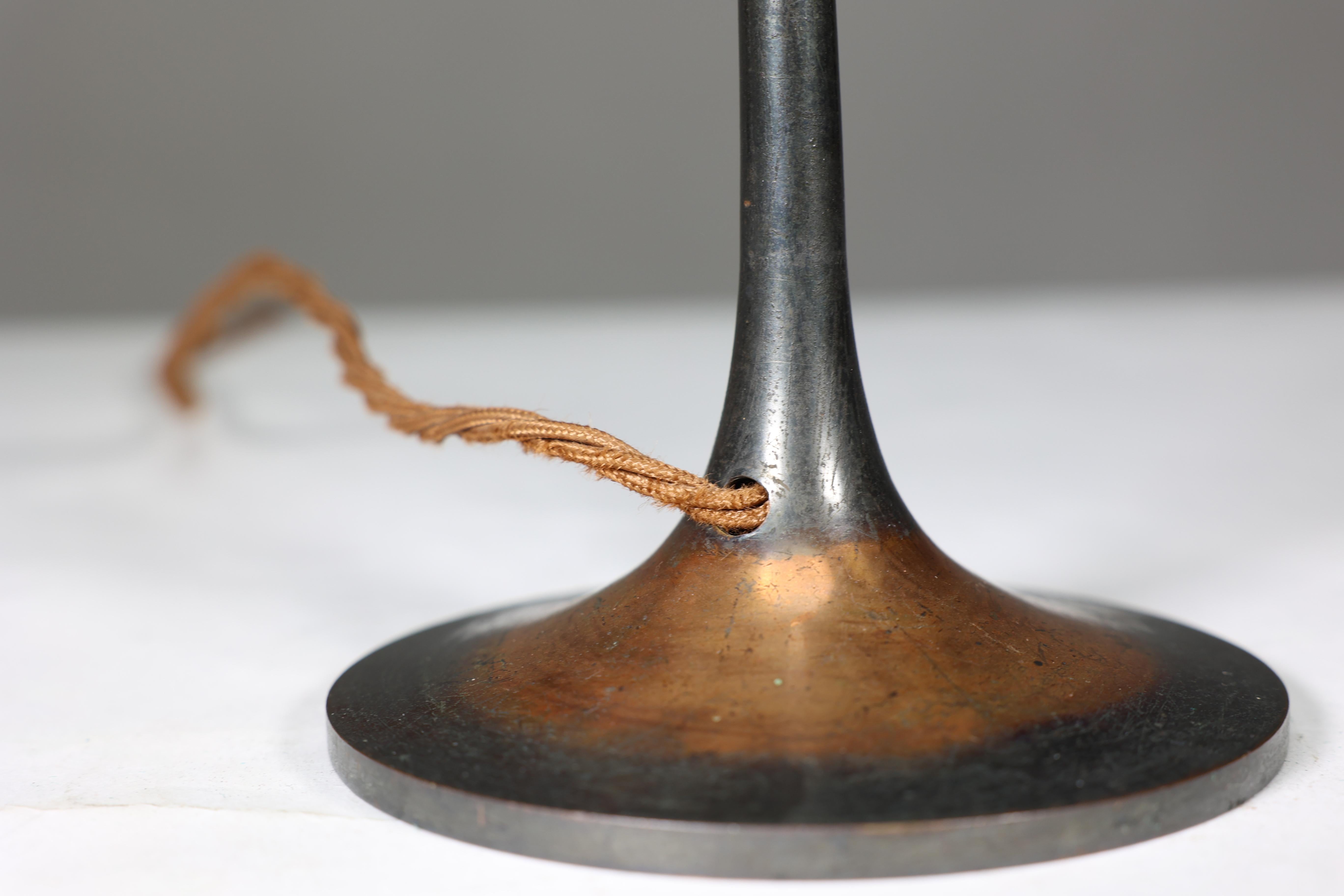 An Arts and Crafts copper table lamp professionally rewired For Sale 4