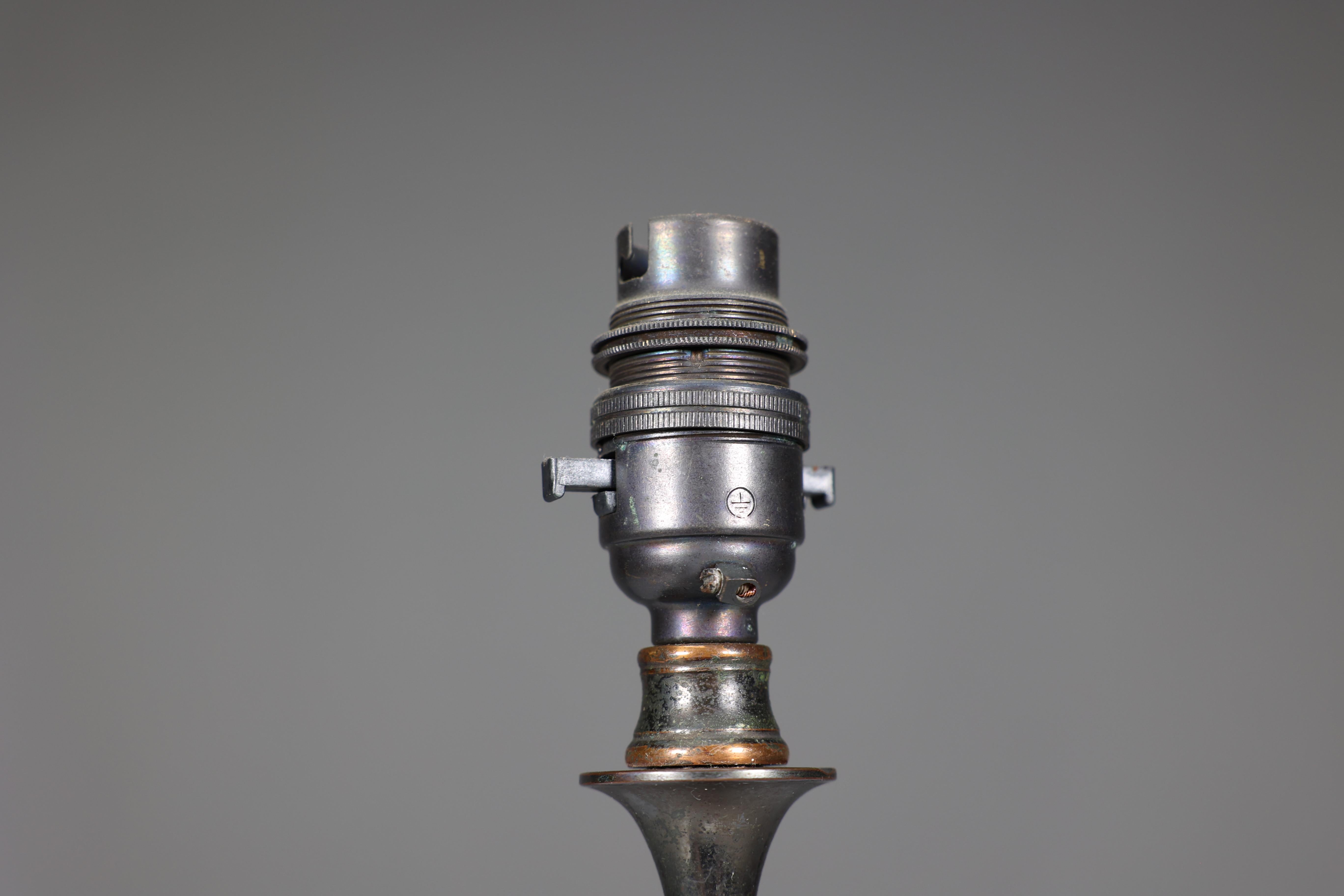 Eine Arts and Crafts-Tischlampe aus Kupfer, professionell neu verkabelt im Angebot 1
