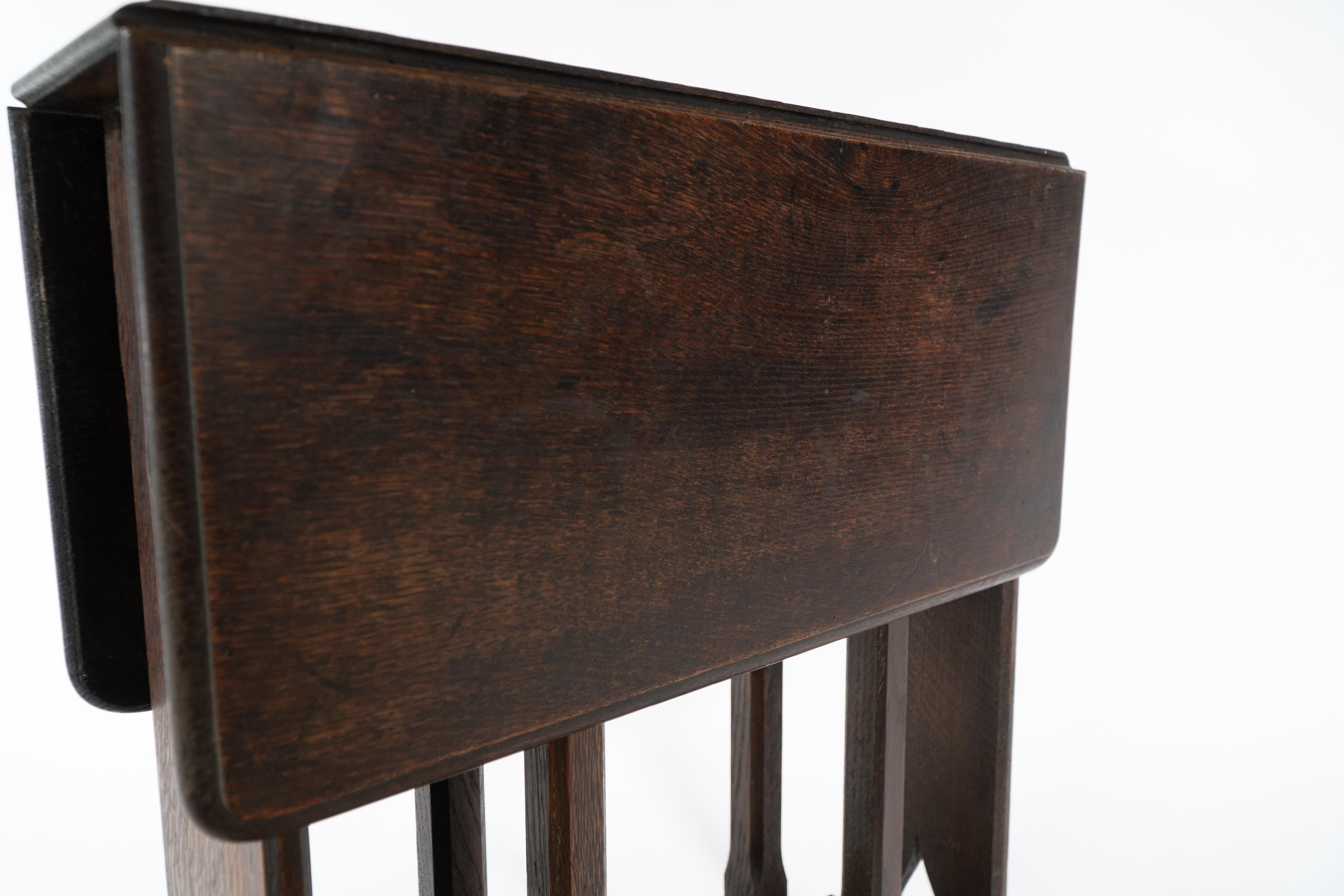 Table à thé ou d'appoint à abattant en chêne de style Cotswold Arts and Crafts. en vente 4